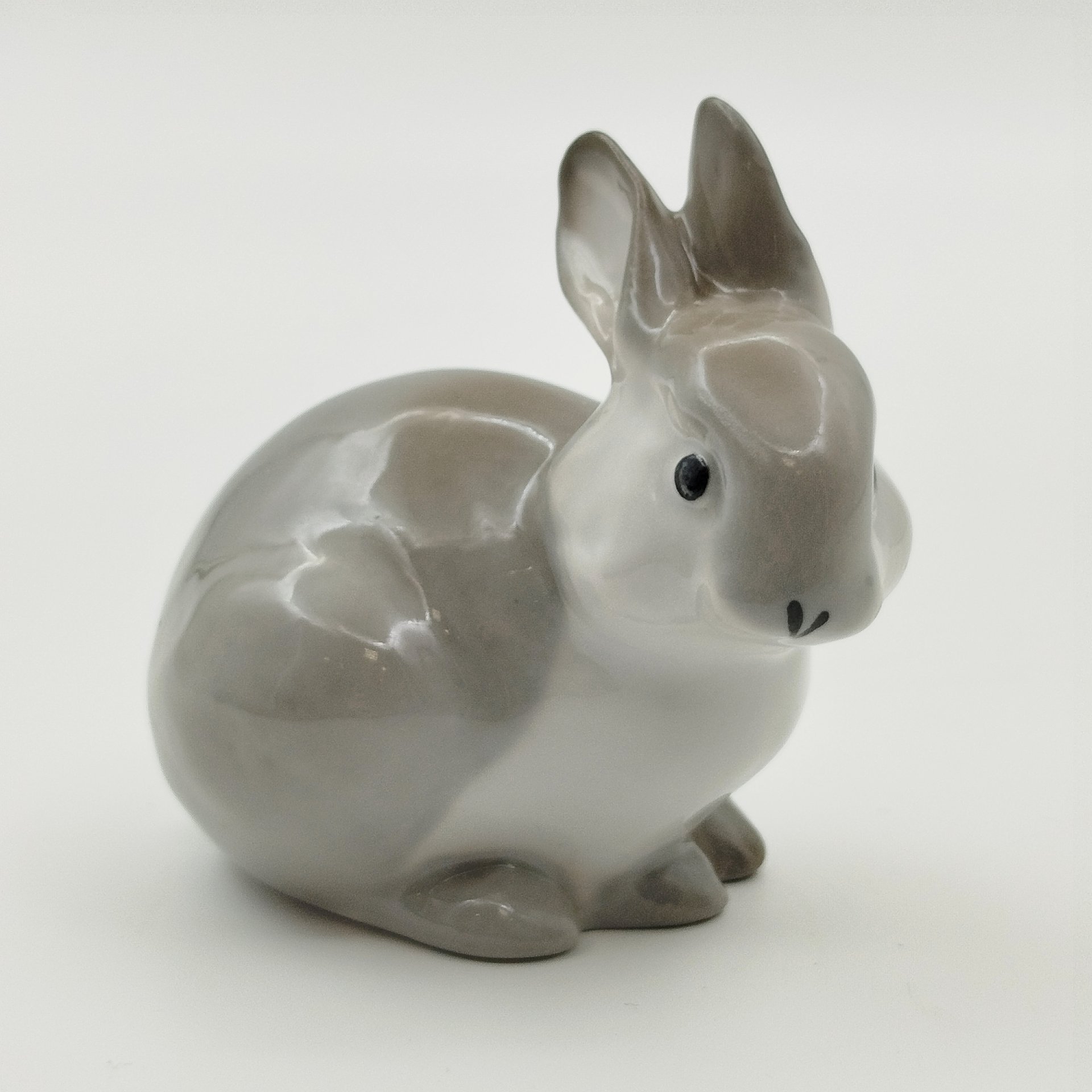 Статуэтка "Заяц", скульптор Л.С. Разумовский, фарфор, роспись, Ленинградский фарфоровый завод (ЛФЗ), СССР, 1970-1990 гг.