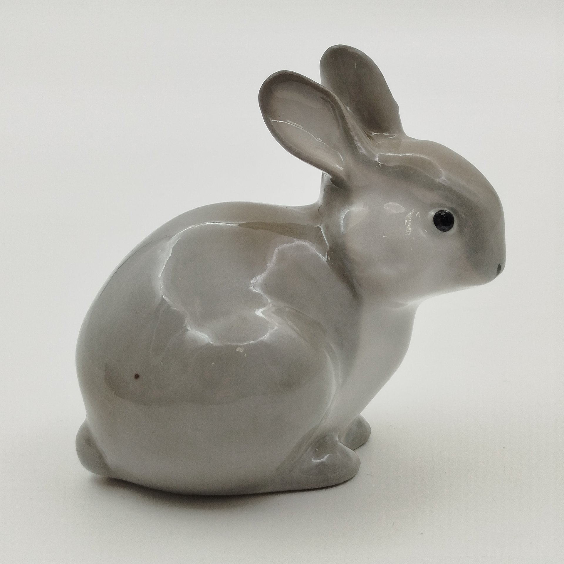 Статуэтка "Заяц", скульптор Л.С. Разумовский, фарфор, роспись, Ленинградский фарфоровый завод (ЛФЗ), СССР, 1970-1990 гг.