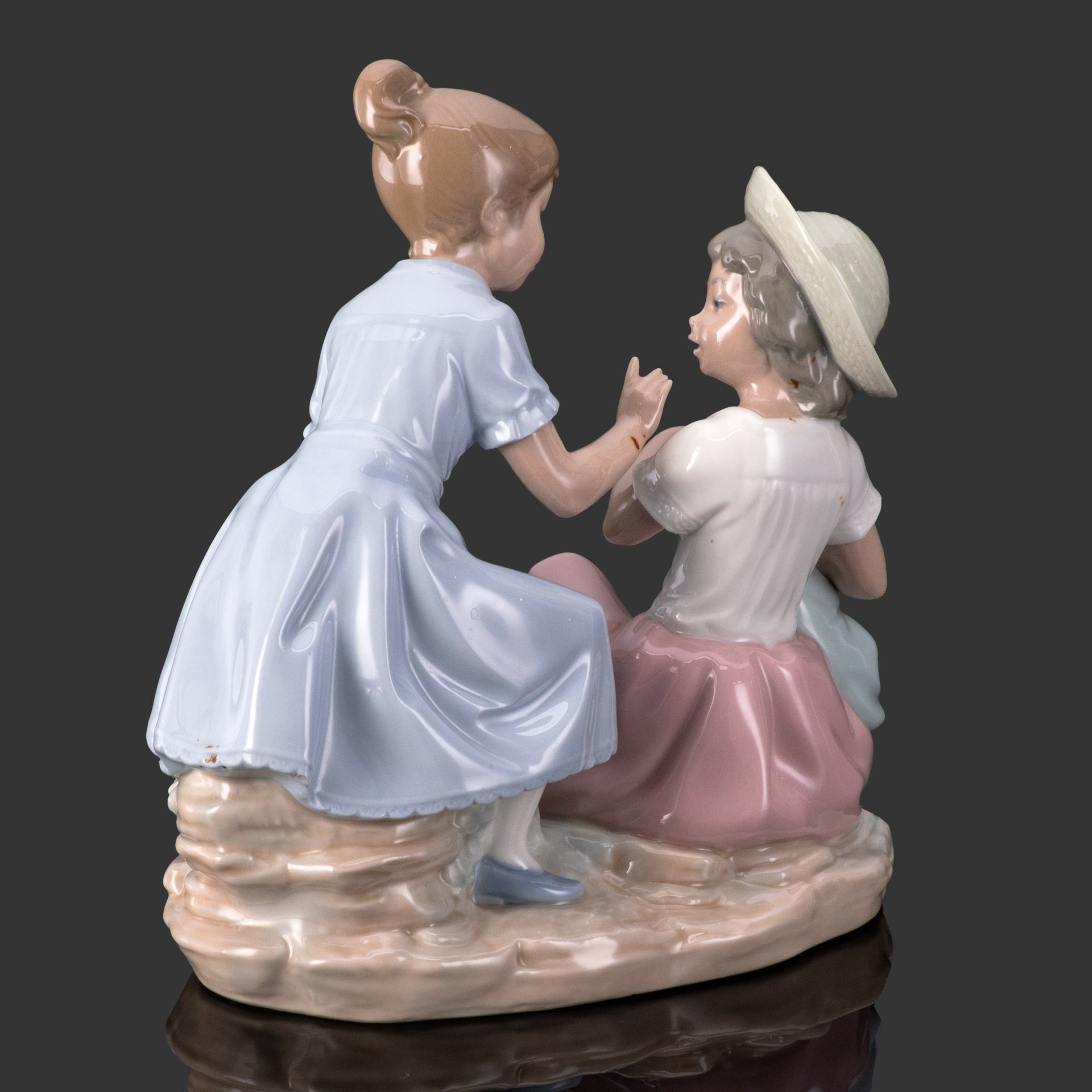 Статуэтка "Две подруги", NAO Porcelain