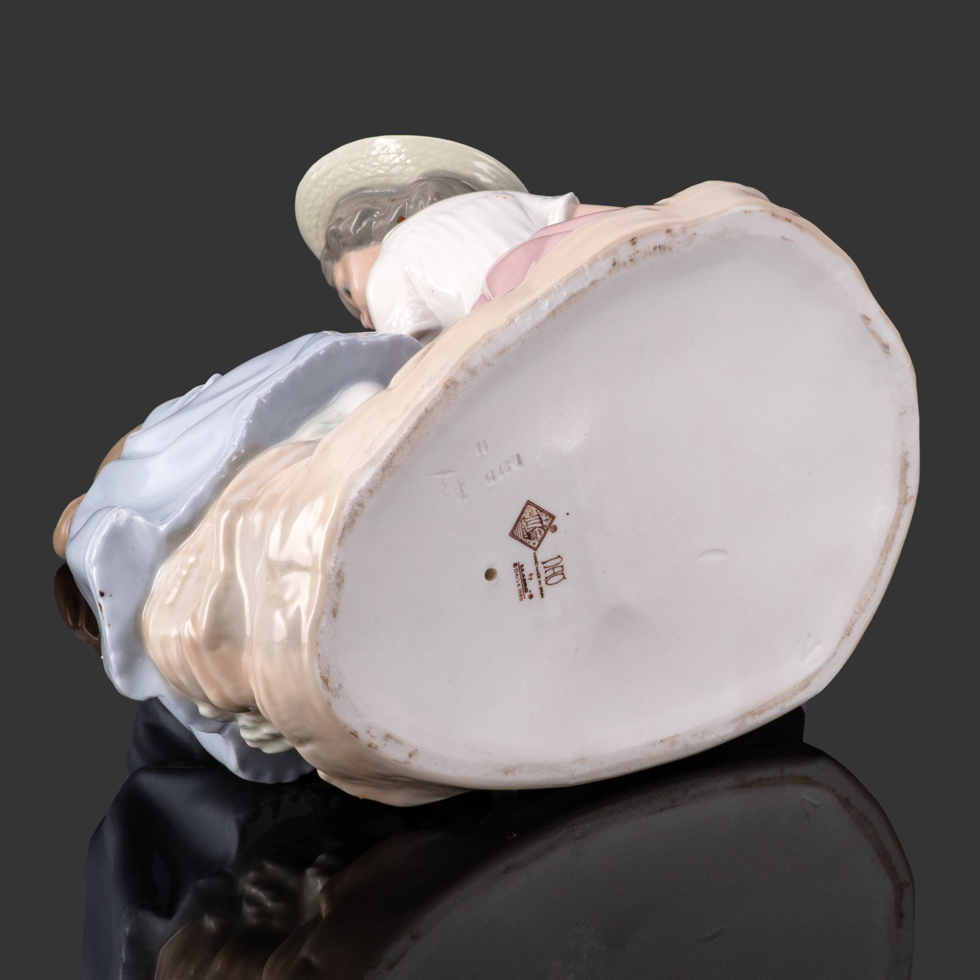 Статуэтка "Две подруги", NAO Porcelain