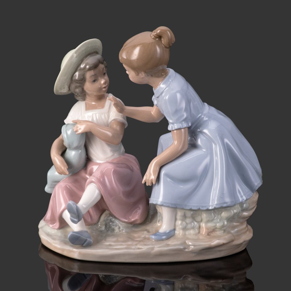 Статуэтка "Две подруги", NAO Porcelain