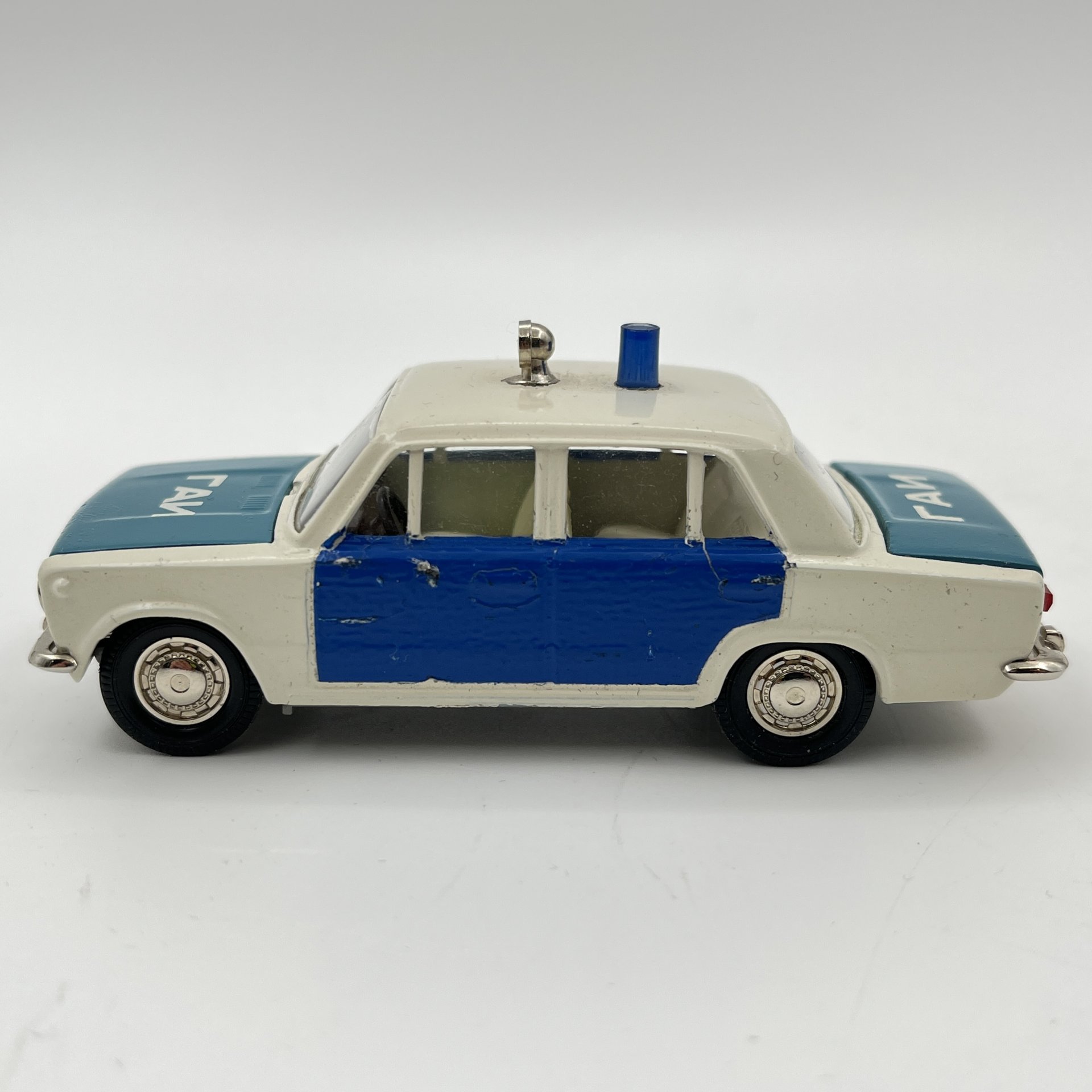 Модель автомобиля "ВАЗ 2101" (ГАИ), масштаб 1:43, металл, пластик, СССР, 1980-1990 гг.