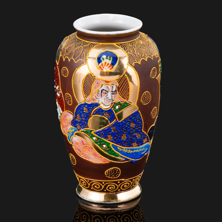 Ваза миниатюрная "Архаты", выполненная в стилистике Сацума (Satsuma)