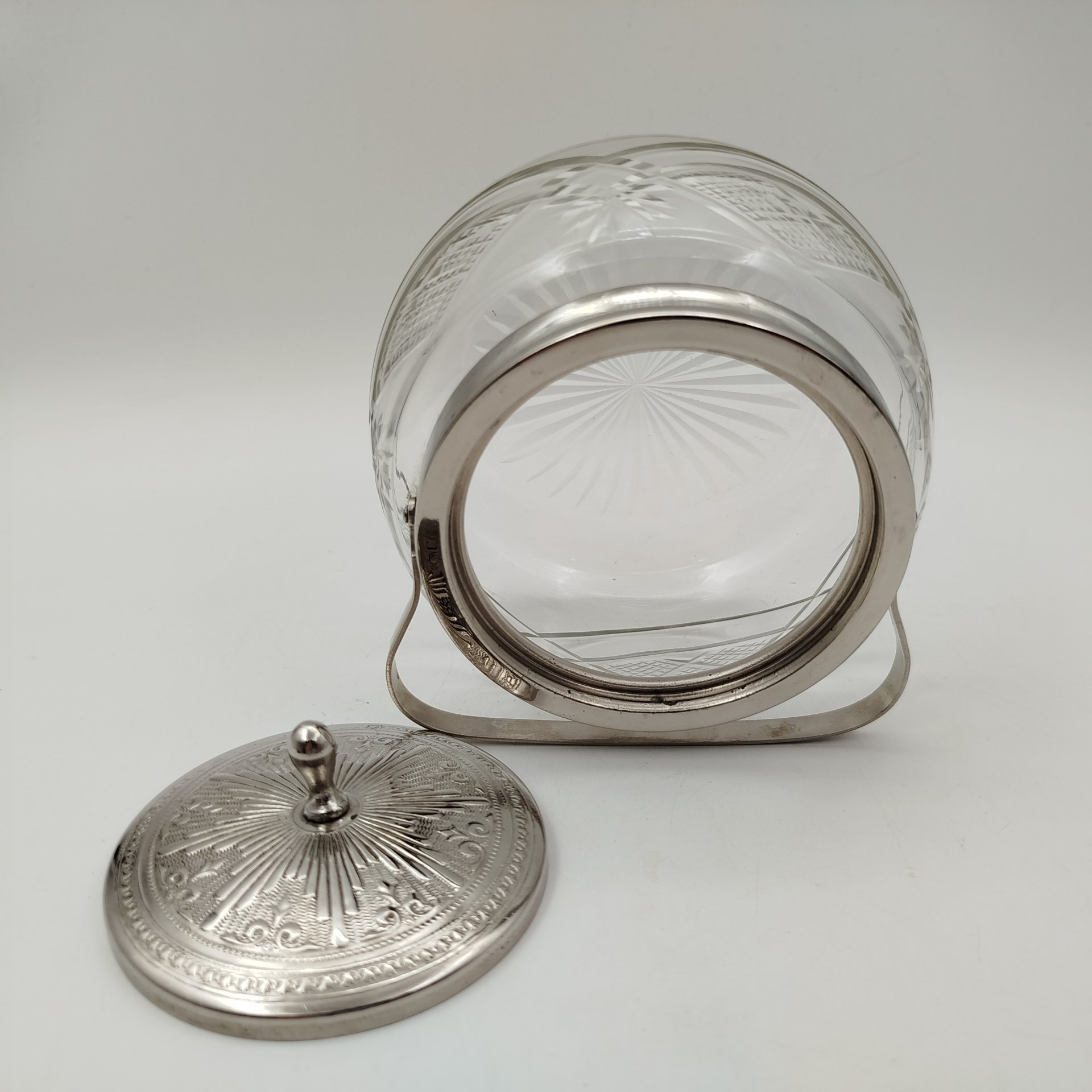 Сахарница, украшенная растительным декором, стекло, металл, СССР, 1970-1990 гг.