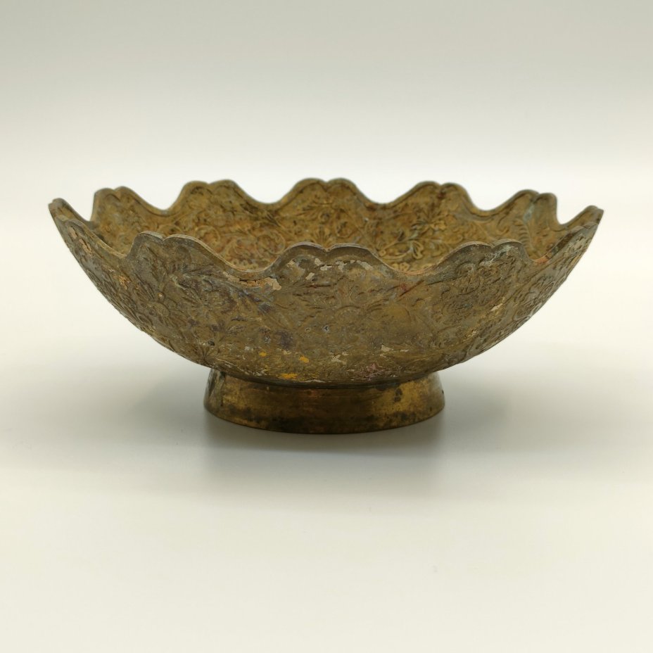 Конфетница (блюдо глубокое), украшенное растительным орнаментом в восточном стиле, латунь, гравировка, Индия, 1970-1990 гг.