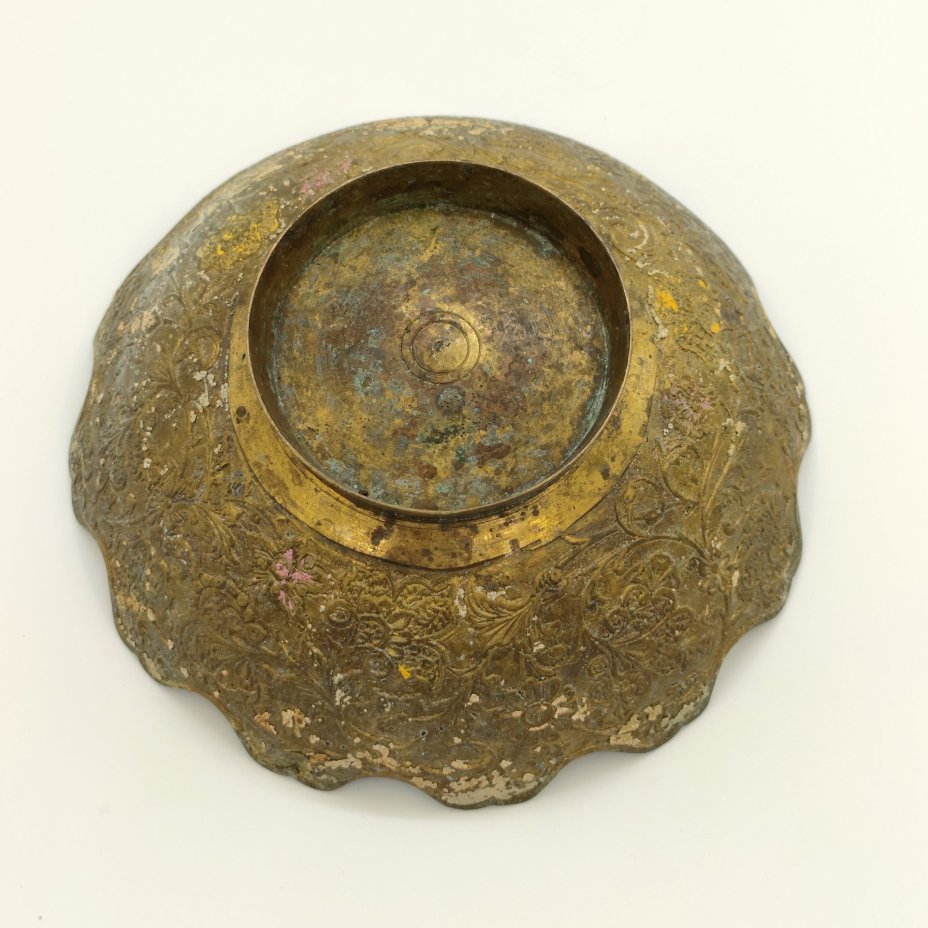 Конфетница (блюдо глубокое), украшенное растительным орнаментом в восточном стиле, латунь, гравировка, Индия, 1970-1990 гг.