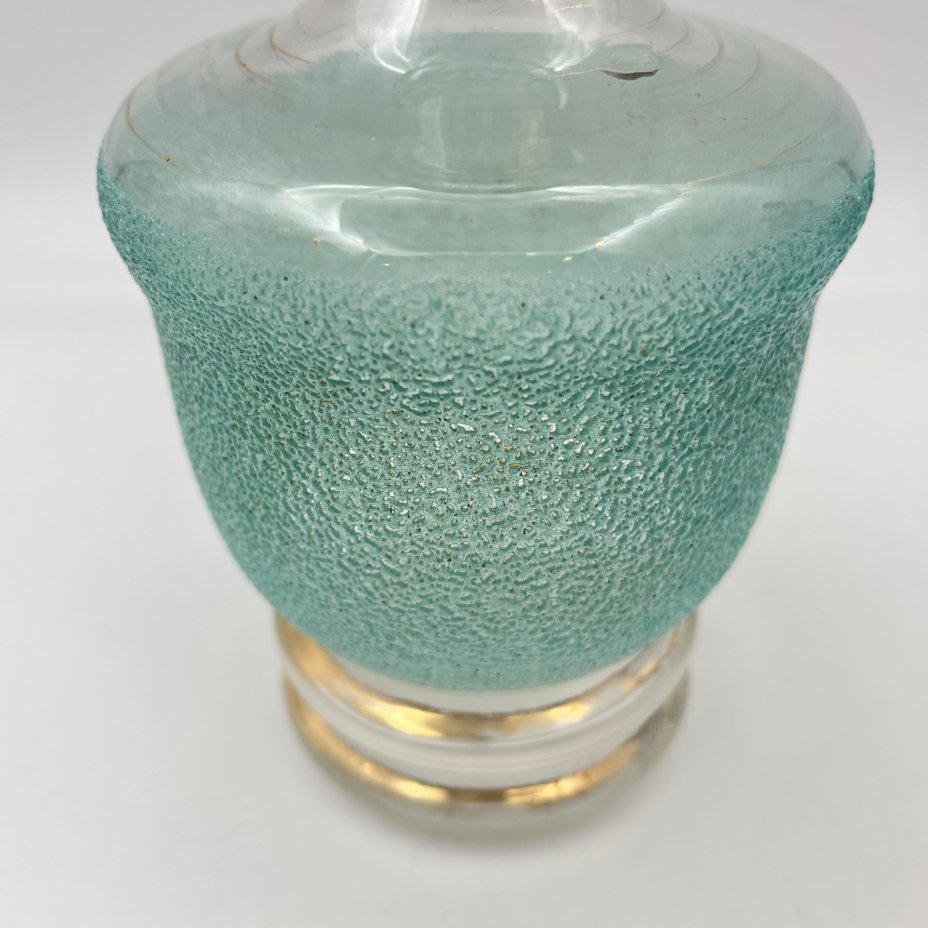 Штоф зелено-золотого оттенка, автор Н.А. Воинов, стекло, золочение, Завод «Красный Гигант», СССР, 1960-1980 гг.