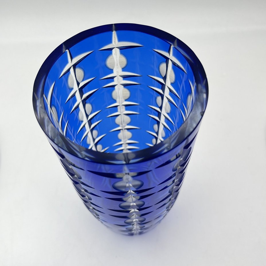 Ваза "Подарочная" синего цвета с геометрическим декором, стекло, алмазная грань, Стекольный завод «Красный май», СССР, 1950-1980 гг.