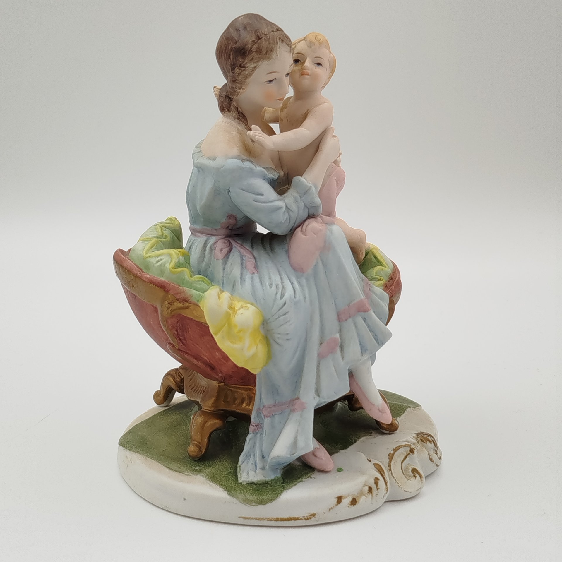 Статуэтка "Мать с ребенком", бисквит, роспись, Европа, 1980-1990 гг.