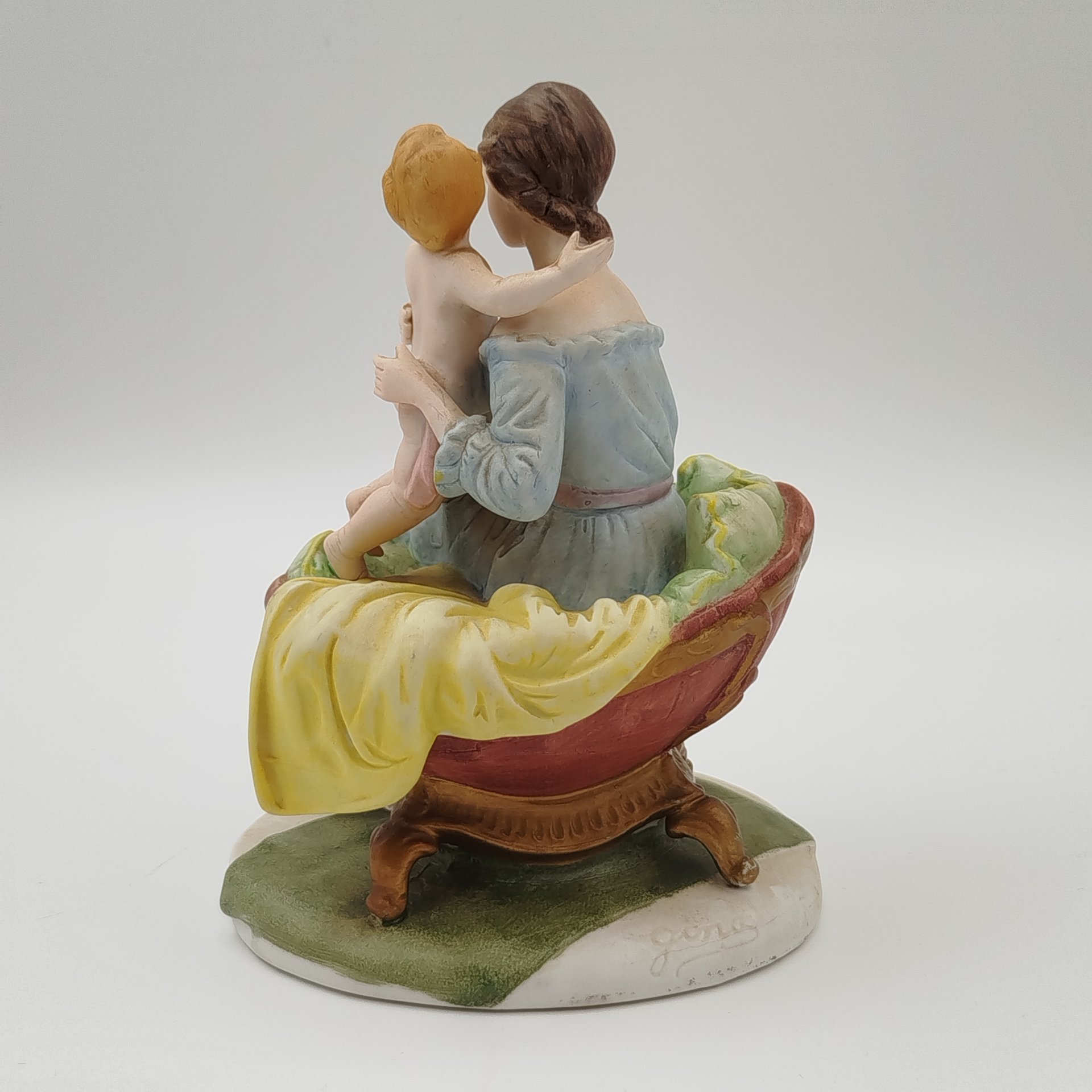 Статуэтка "Мать с ребенком", бисквит, роспись, Европа, 1980-1990 гг.
