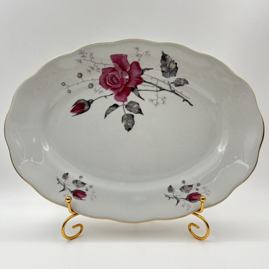 Блюдо, украшенное изображением розы, фарфор, деколь, золочение, Karolina (Фарфоровая мануфактура «Каролина», Польша), Польша, 1980-1990 гг.