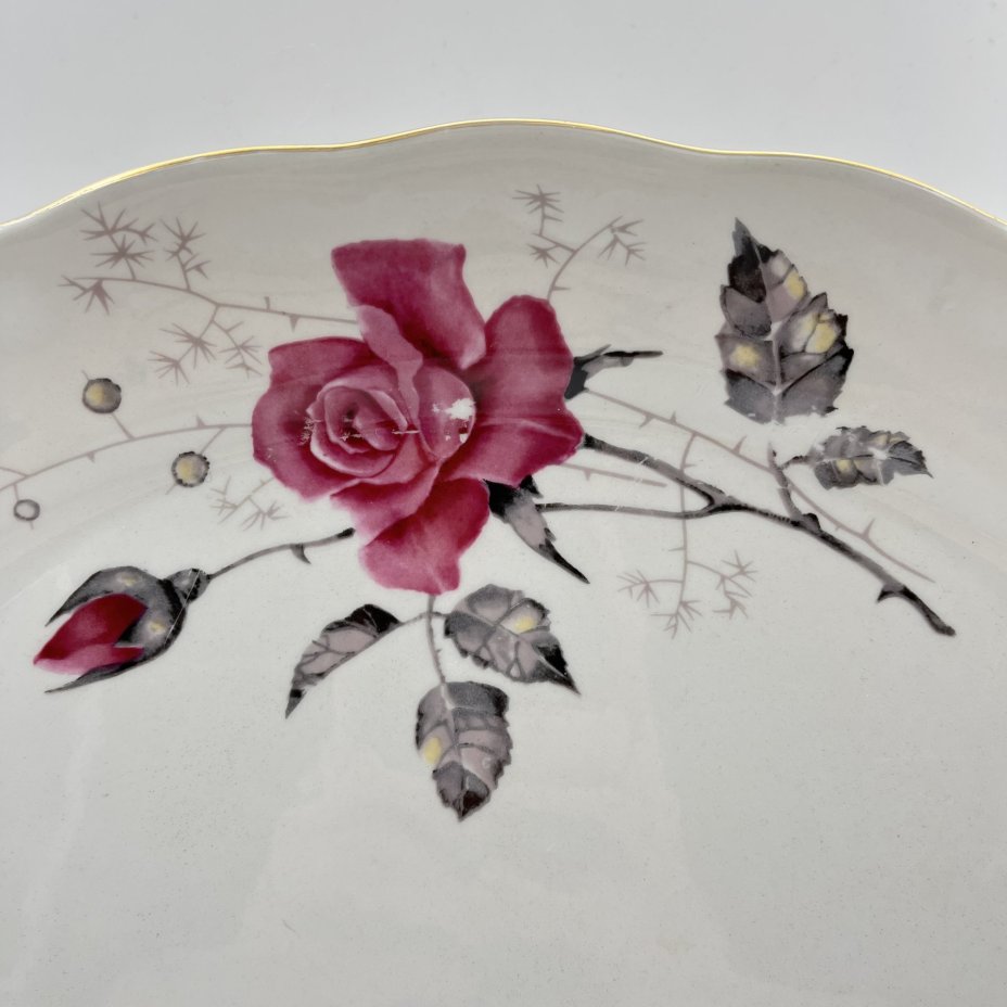 Блюдо, украшенное изображением розы, фарфор, деколь, золочение, Karolina (Фарфоровая мануфактура «Каролина», Польша), Польша, 1980-1990 гг.
