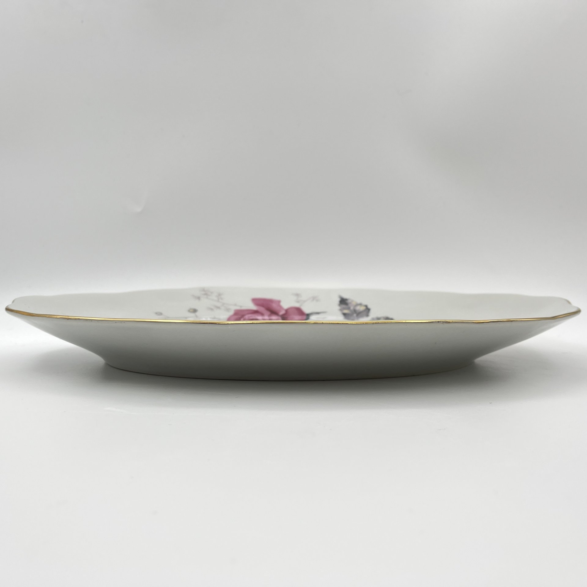 Блюдо, украшенное изображением розы, фарфор, деколь, золочение, Karolina (Фарфоровая мануфактура «Каролина», Польша), Польша, 1980-1990 гг.