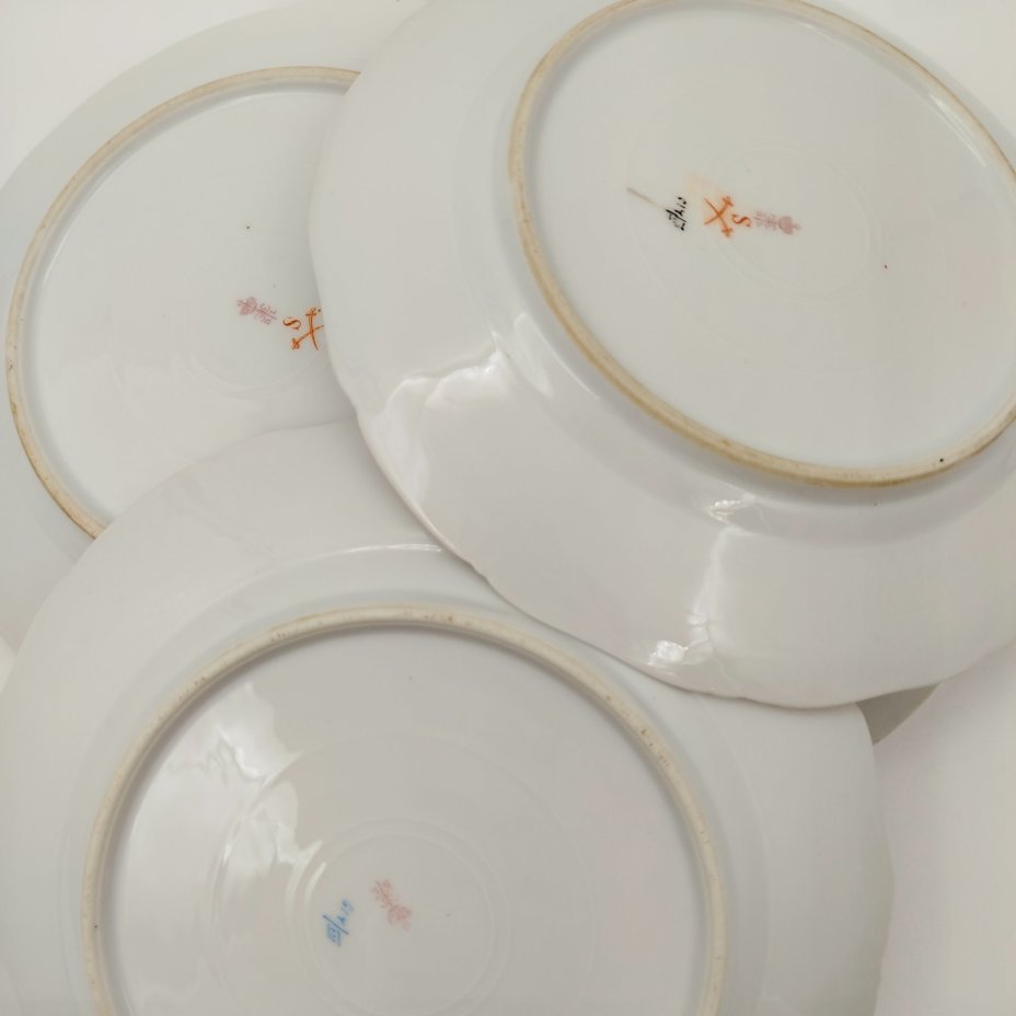 Набор из 8-ми обеденных тарелок с цветочным декором и рокайлями, фарфор, деколь с подрисовкой, Фабрика князя Друцкого-Любецкого в Цмелеве, Российская империя, 1887-1917 гг.