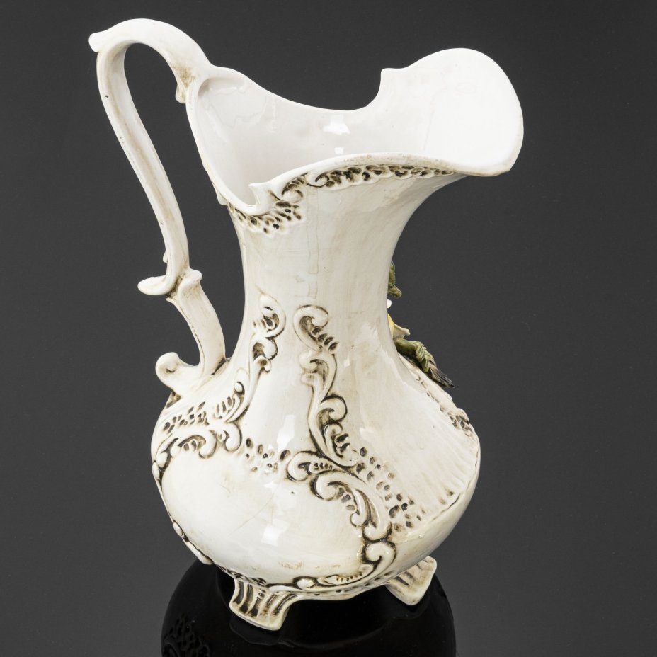 Кувшин с лепным цветочным декором, Capodimonte (Каподимонте)