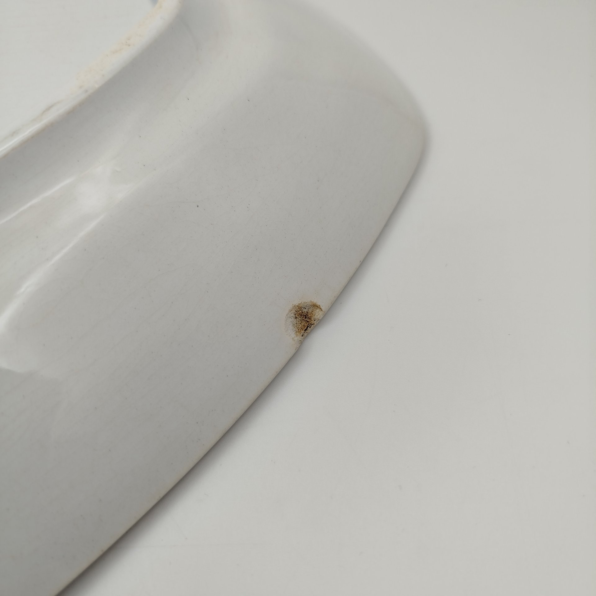 Блюдо с орнаментом вдоль борта, фаянс, деколь, Товарищество М.С. Кузнецова в Дрейлингсбуше (K.P.M. Dreylingsbusch), Российская империя, 1889-1918 гг.