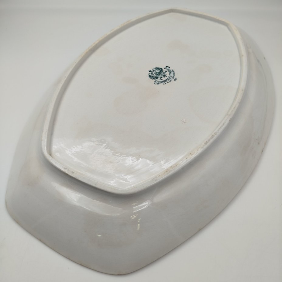 Блюдо с орнаментом вдоль борта, фаянс, деколь, Товарищество М.С. Кузнецова в Дрейлингсбуше (K.P.M. Dreylingsbusch), Российская империя, 1889-1918 гг.