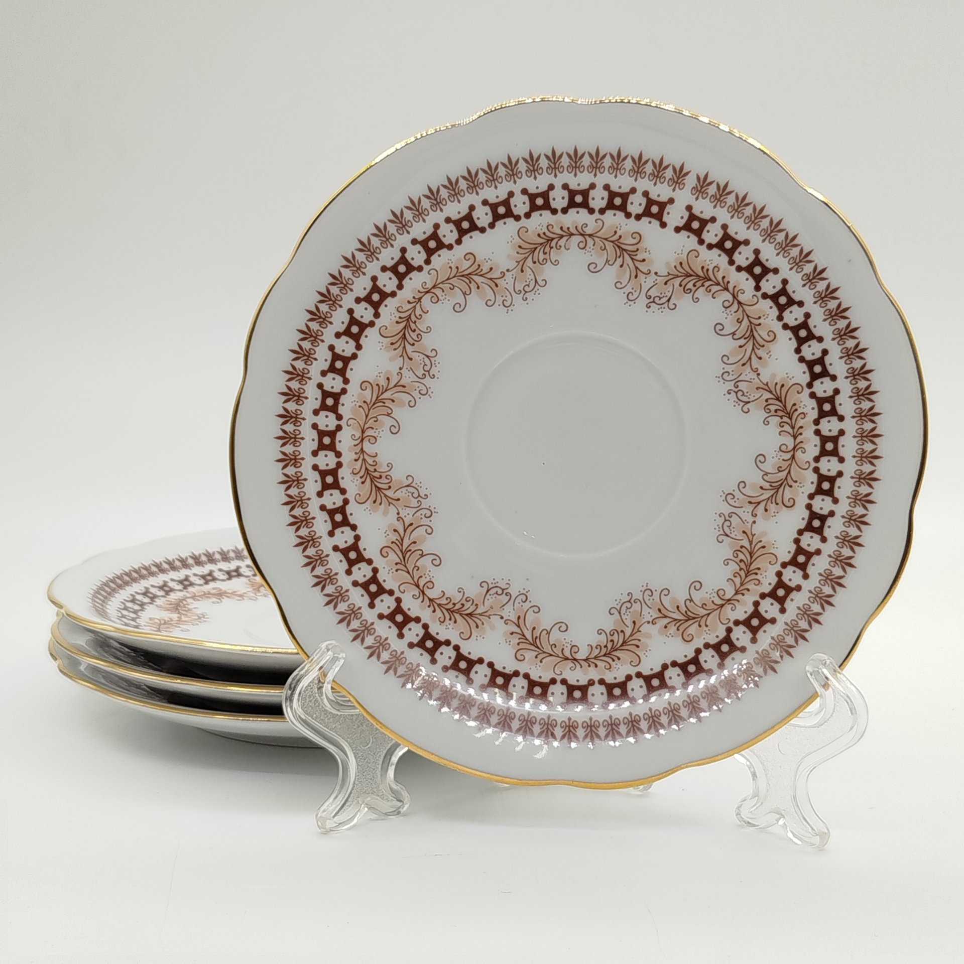 Набор из 4-х блюдец с монохромным цветочным декором