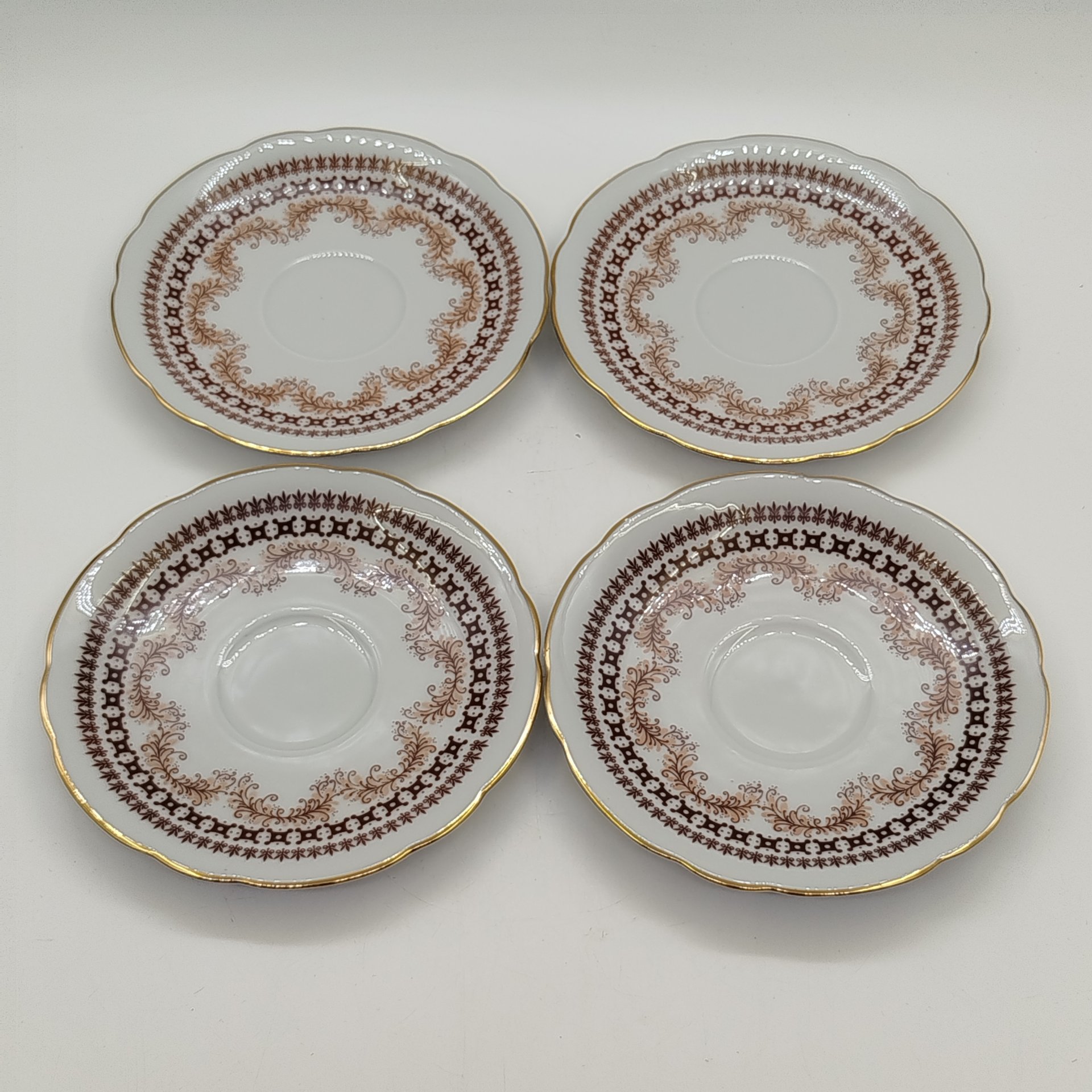 Набор из 4-х блюдец с монохромным цветочным декором