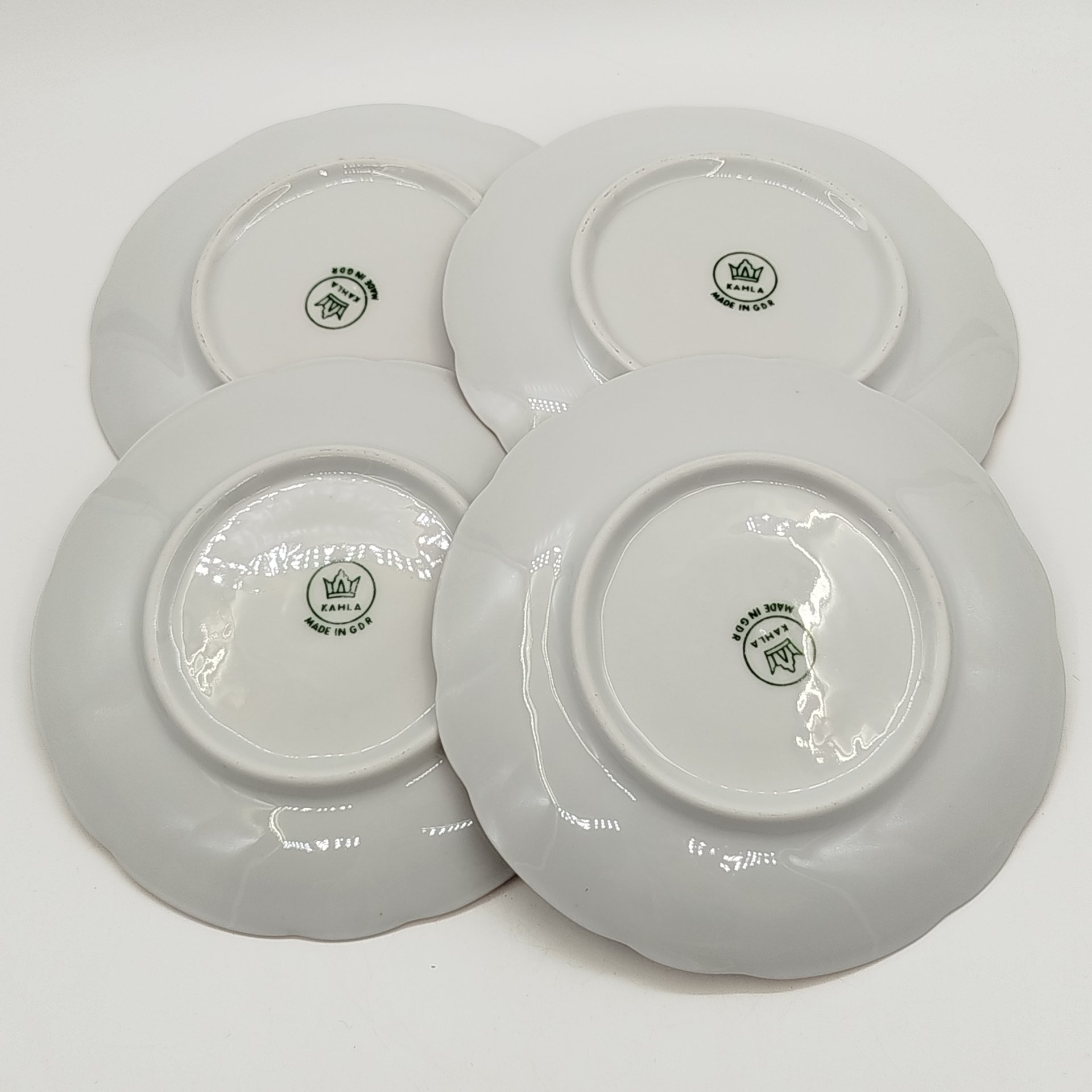 Набор из 4-х блюдец с монохромным цветочным декором