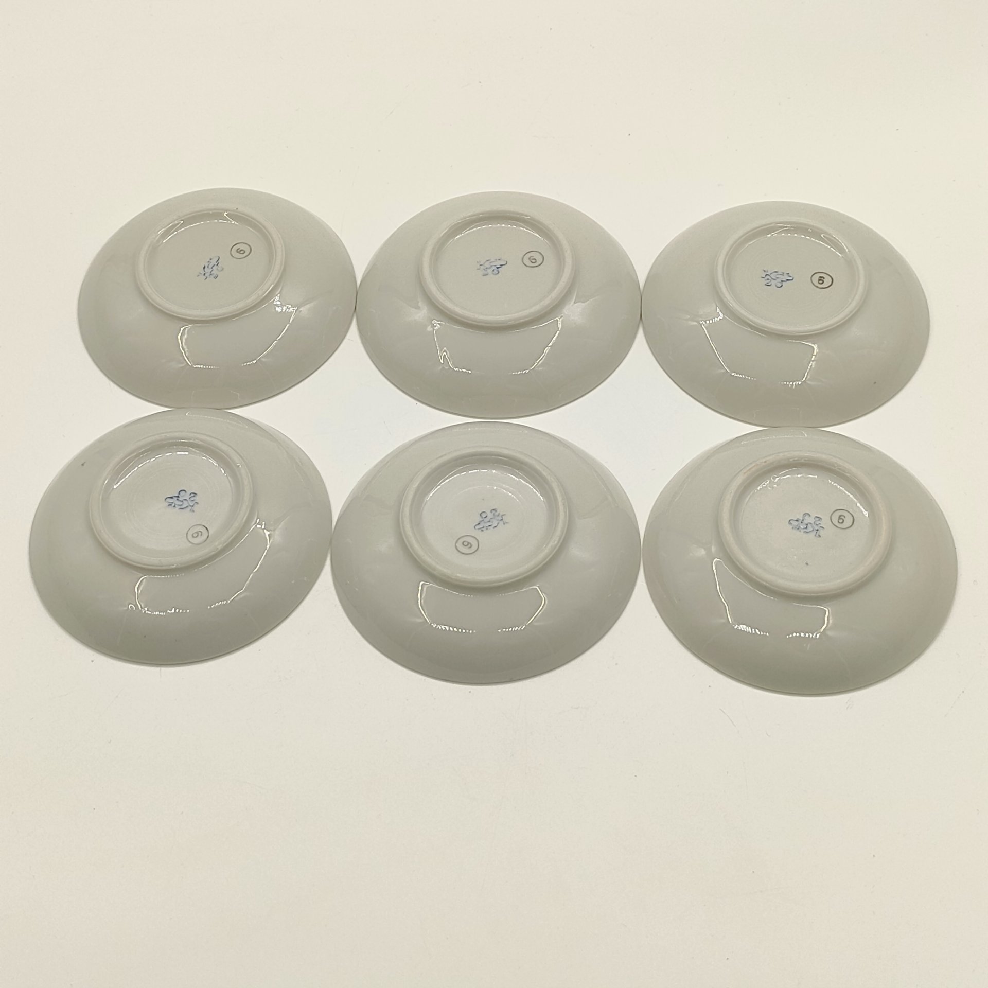 Набор из 6-ти розеток с золотистой каймой, фарфор, золочение, Завод «Красный фарфорист» (Чудово, Грузинская фарфорово-фаянсовая фабрика), СССР, 1962-1971 гг.