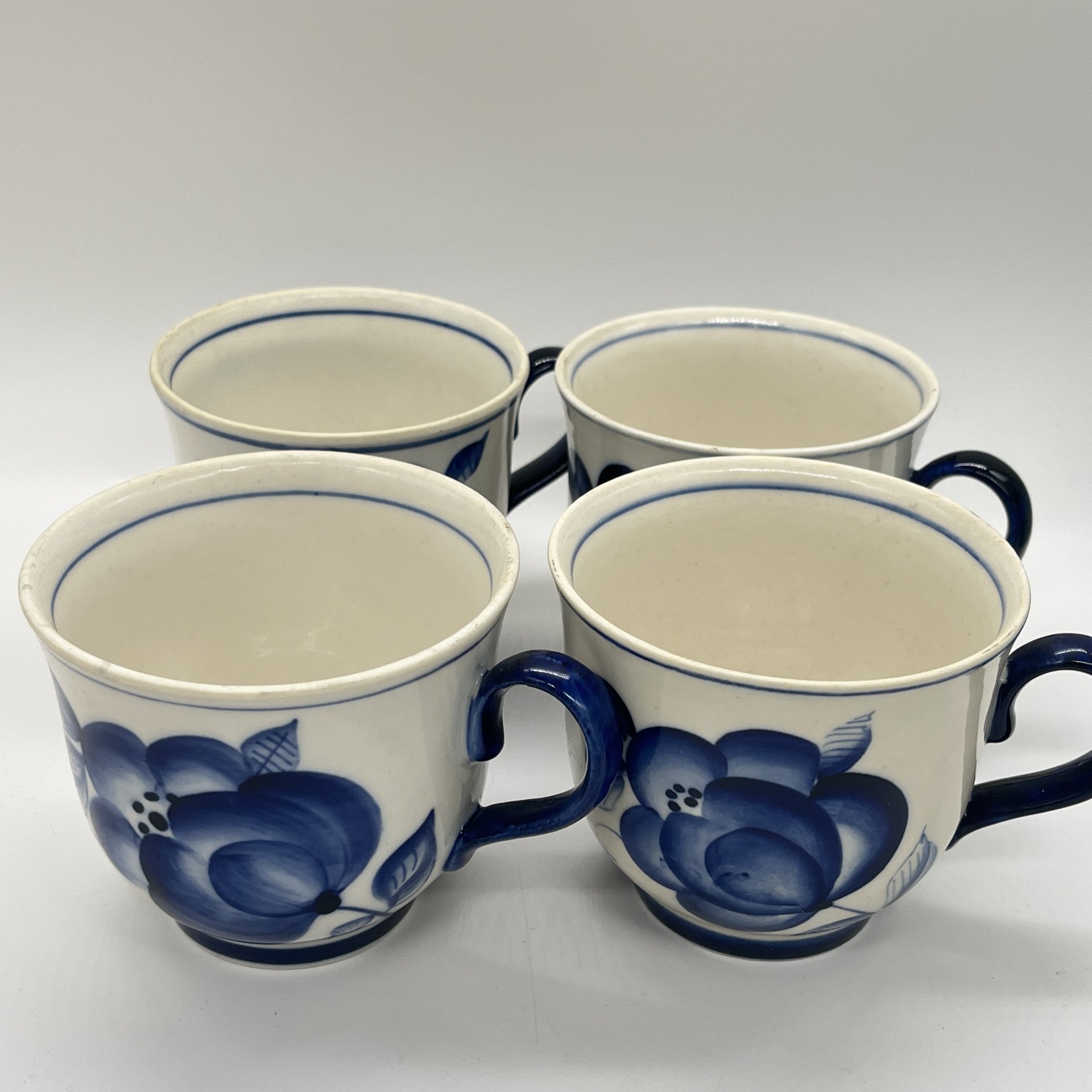 Набор из 4 чашек с расписным цветочным декором, фарфор, роспись, Объединение «Гжель», СССР, 1972-1985 гг.