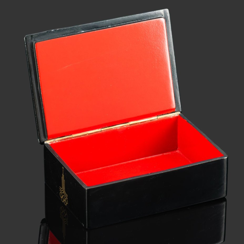 Шкатулка "Кремль" с олимпийской символикой, автор росписи Власова, папье-маше, роспись, лак, Федоскинская фабрика миниатюрной живописи (Федоскино), СССР, 1980 г.