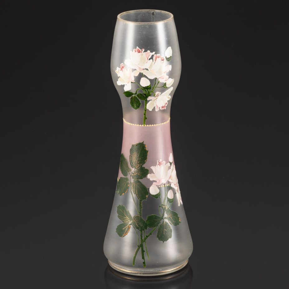 Ваза, украшенная изображением белых роз, стекло, роспись эмалевыми красками, матирование, Европа, 1950-1970 гг.
