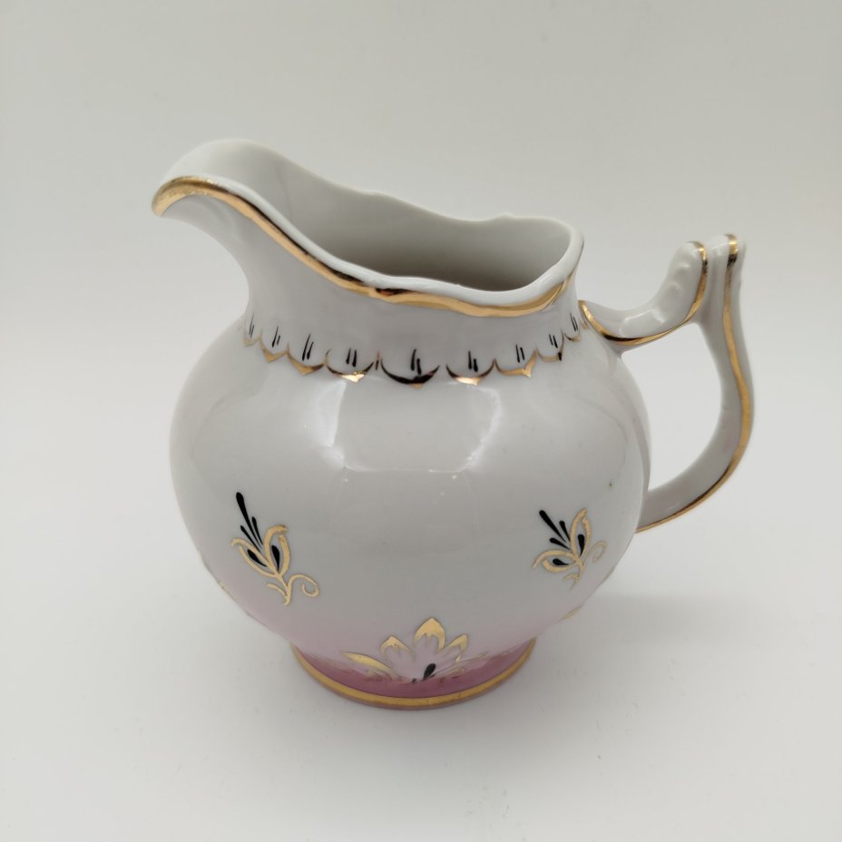 Молочник из сервиза "Барбарис" в розовом оттенке, фарфор, крытье, золочение, Дмитровский фарфоровый завод (ДФЗ Вербилки), СССР, 1954-1965 гг.