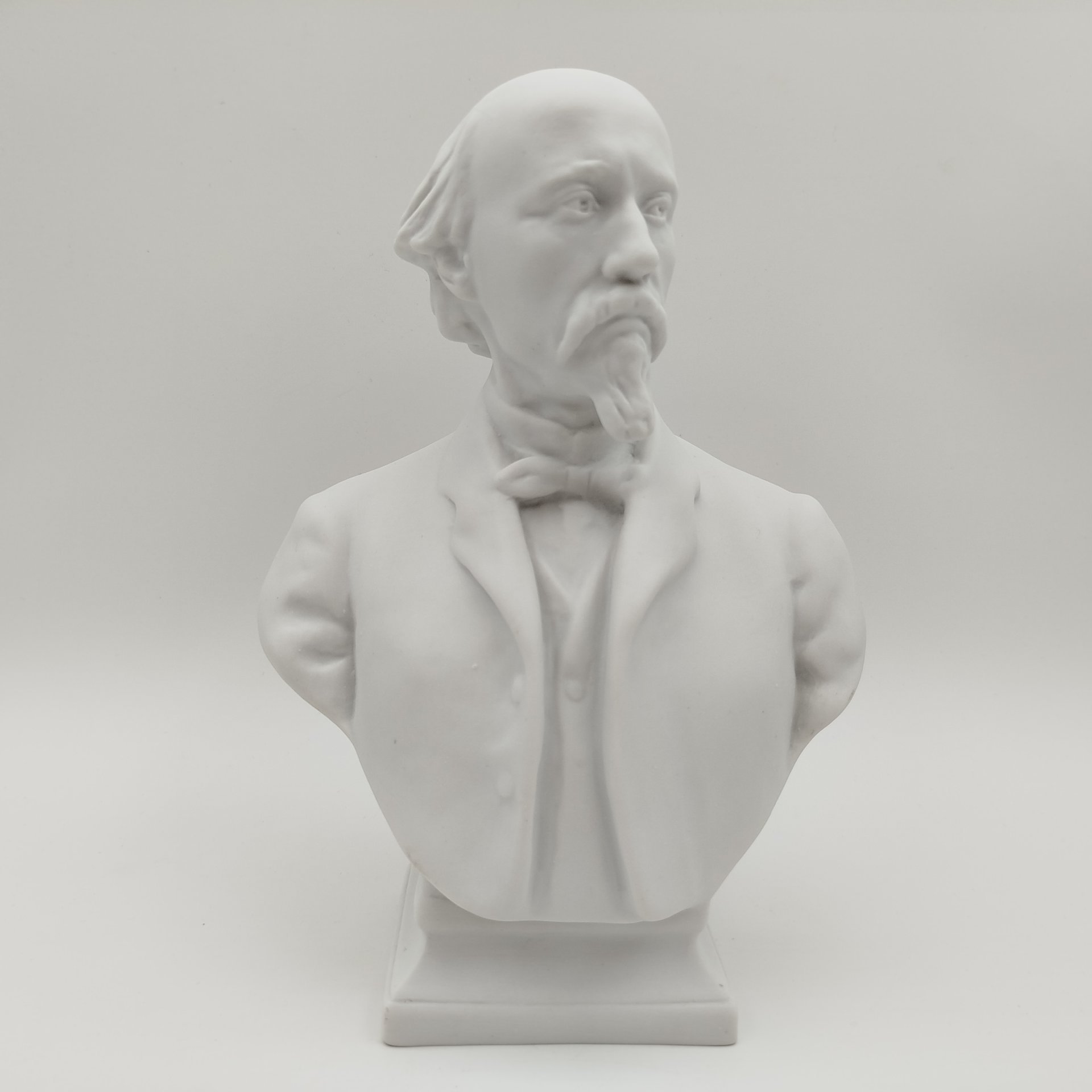 Бюст "А.Н. Некрасов", скульптор Л.Ю. Эйдлин, Ленинградский фарфоровый завод (ЛФЗ)
