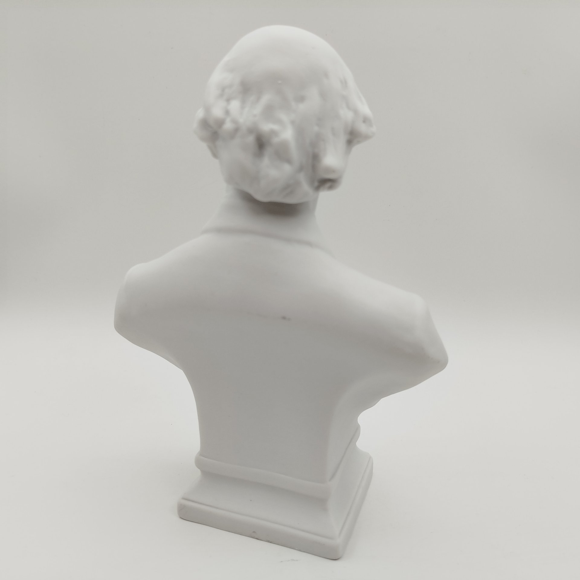 Бюст "А.Н. Некрасов", скульптор Л.Ю. Эйдлин, Ленинградский фарфоровый завод (ЛФЗ)