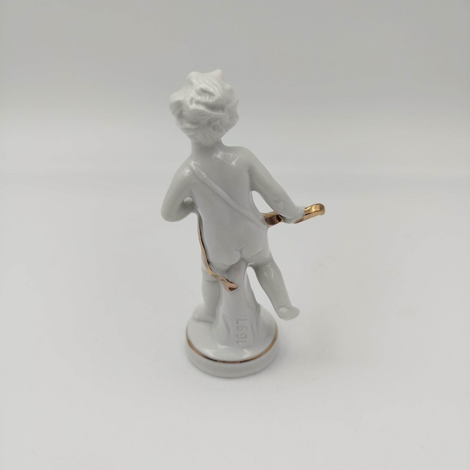 Статуэтка "Путти с золотой лентой", фарфор, золочение, VEB Porzellanfiguren Lippelsdorf (Липпельсдорф), ГДР, 1974-1990 гг.