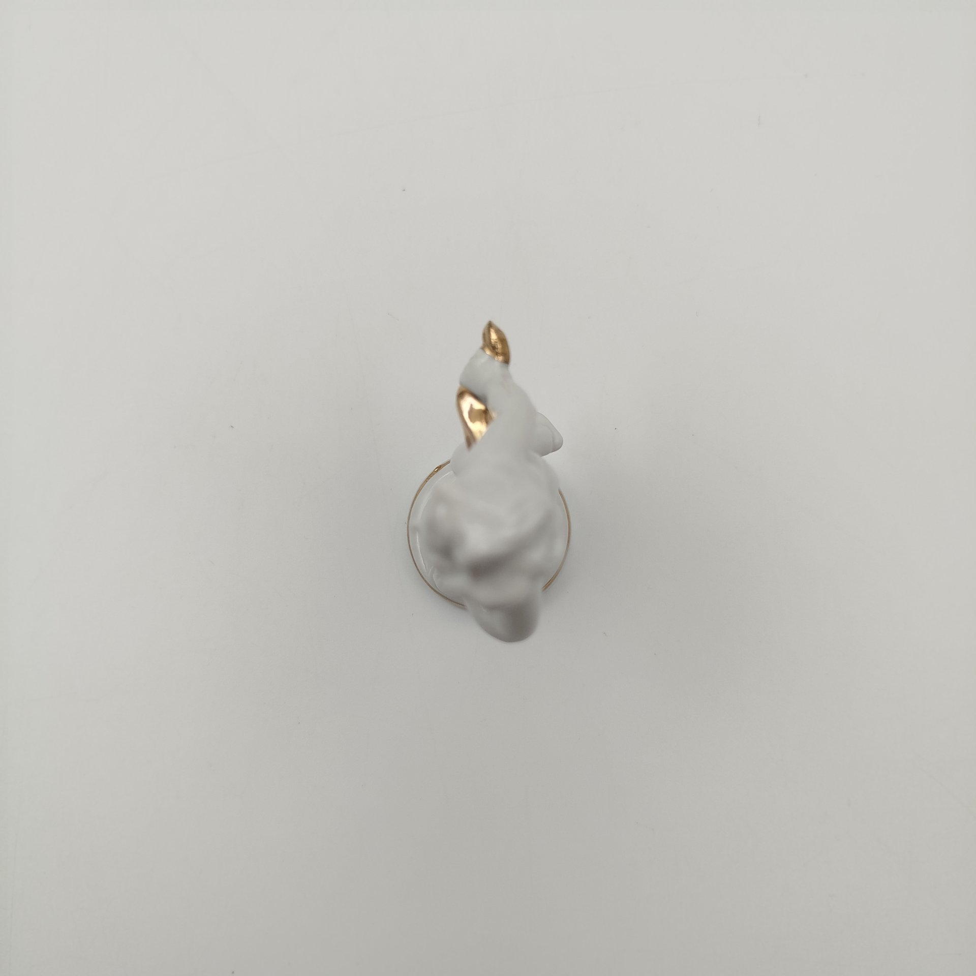 Статуэтка "Путти с золотой лентой", фарфор, золочение, VEB Porzellanfiguren Lippelsdorf (Липпельсдорф), ГДР, 1974-1990 гг.