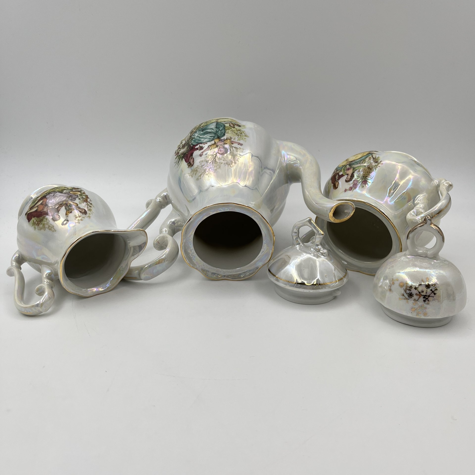 Сервиз кофейный на 6 персон с изображением галантных сцен (15 предметов)