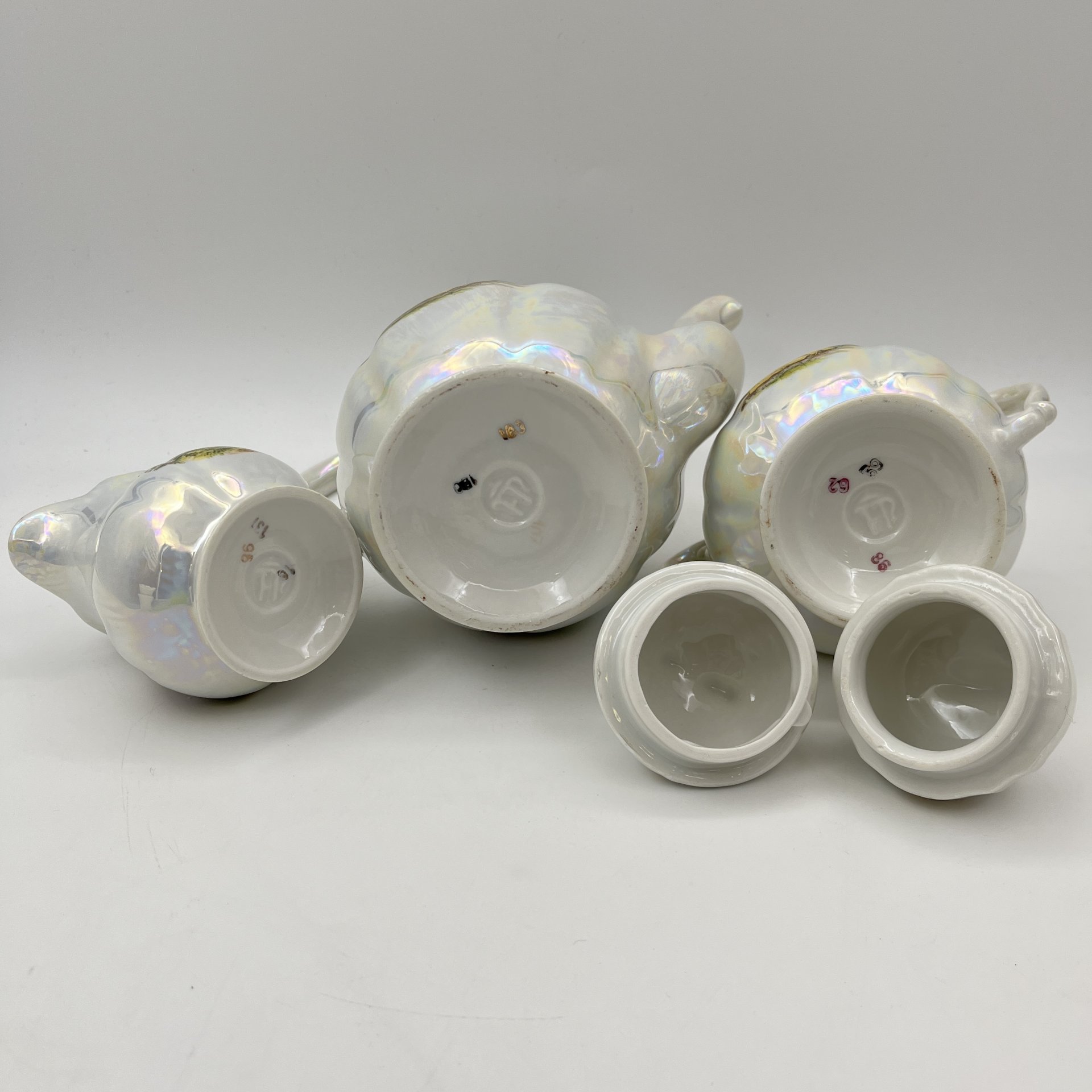 Сервиз кофейный на 6 персон с изображением галантных сцен (15 предметов)