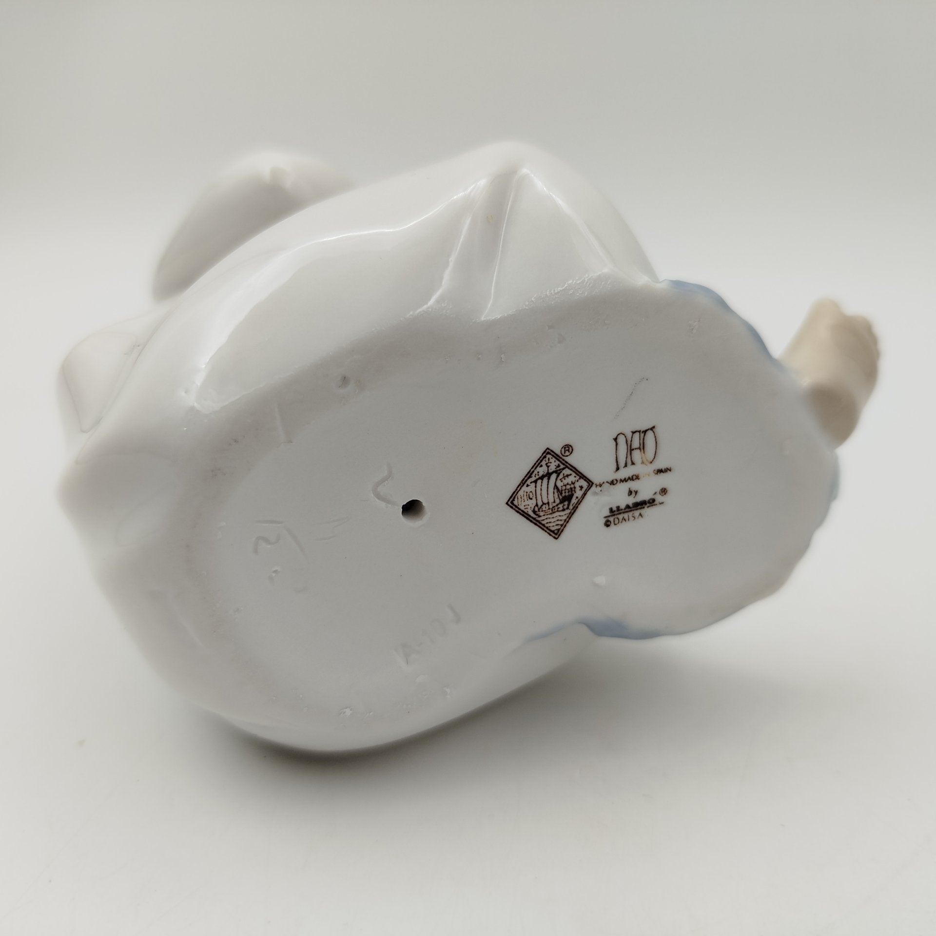 Статуэтка "Девушка с куклой", фарфор, роспись, NAO Porcelain, Испания, 1970-2000 гг.