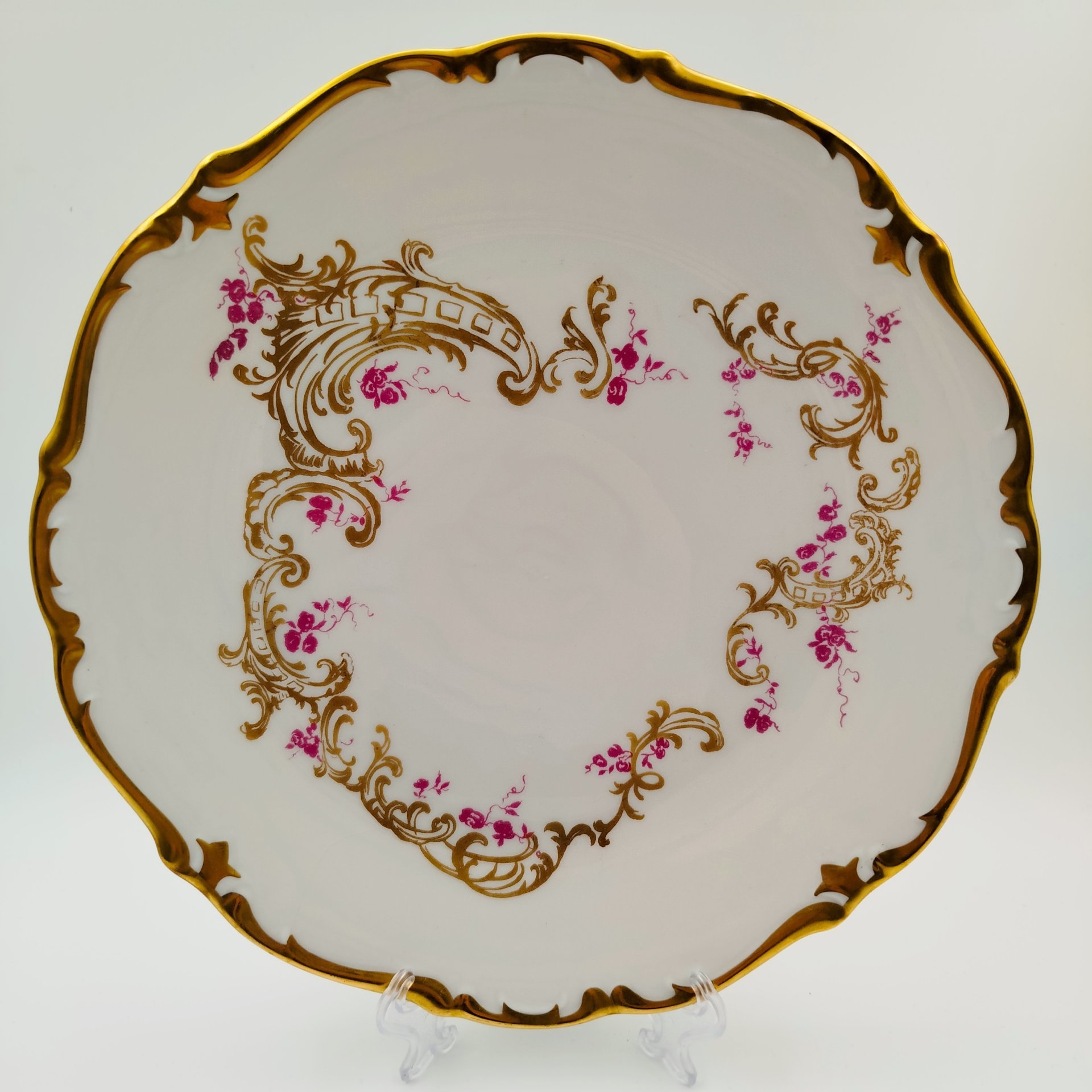 Блюдо круглой формы, украшенное цветочным декором, фарфор, деколь, золочение, Reichenbach (Райхенбах), ГДР, 1960-1980 гг.