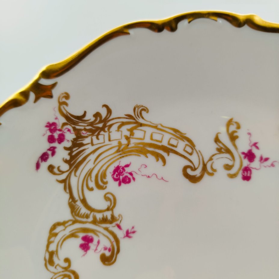 Блюдо круглой формы, украшенное цветочным декором, фарфор, деколь, золочение, Reichenbach (Райхенбах), ГДР, 1960-1980 гг.