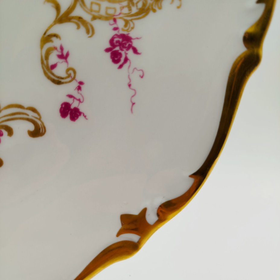 Блюдо круглой формы, украшенное цветочным декором, фарфор, деколь, золочение, Reichenbach (Райхенбах), ГДР, 1960-1980 гг.