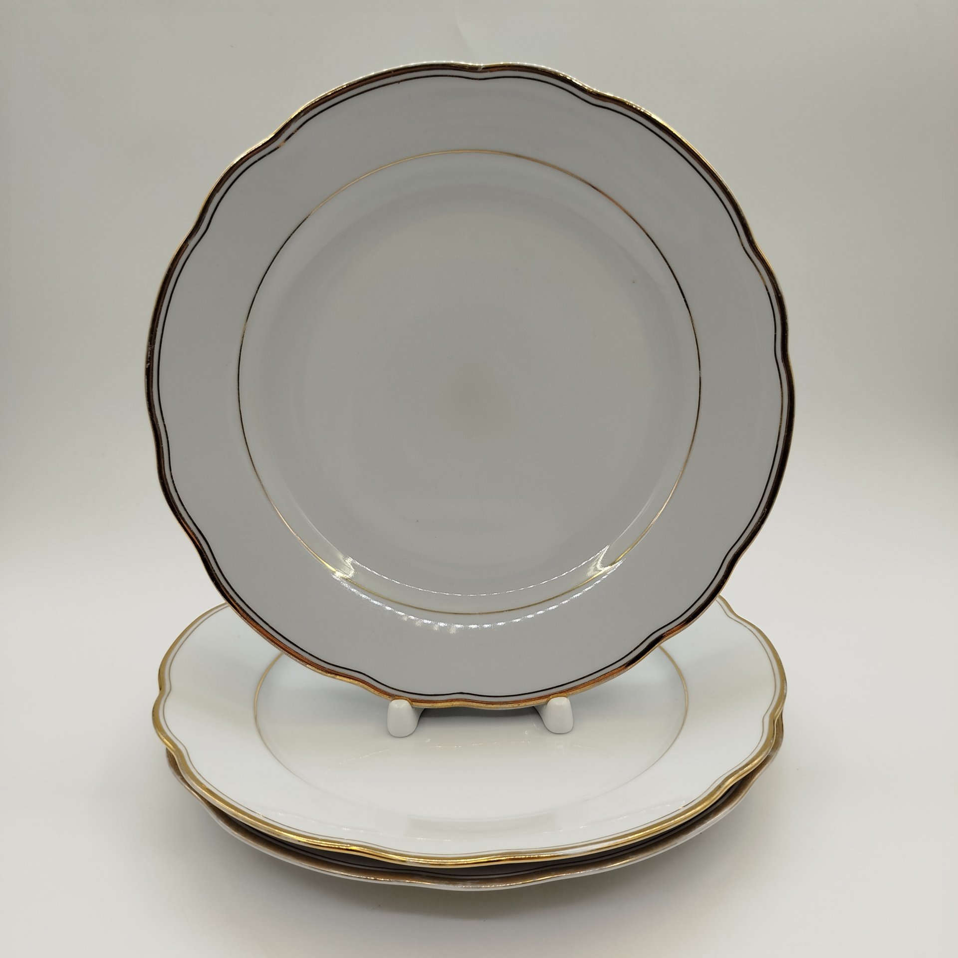 Набор из трех столовых тарелок, фарфор, золочение, Kahla, ГДР, 1968-1987 гг.