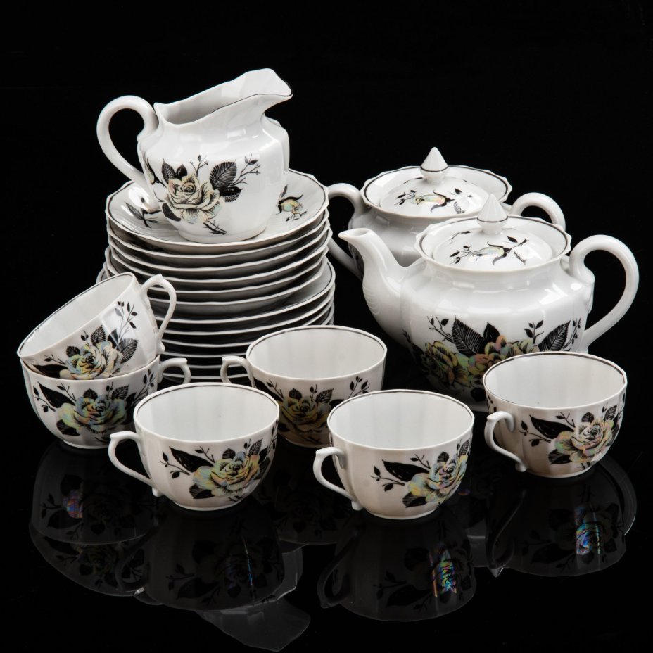 Сервиз чайный на 6 персон, украшенный декором в виде роз (21 предмет), фарфор, деколь, люстр, Дмитровский фарфоровый завод (ДФЗ Вербилки), СССР, 1980-1991 гг.
