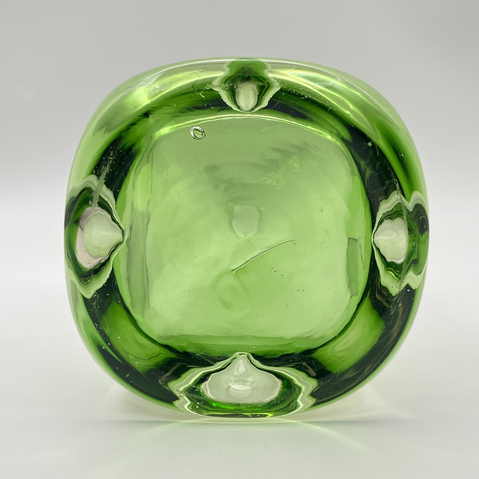 Ваза с фигурным основанием, стекло, Европа, 1980-2000 гг.