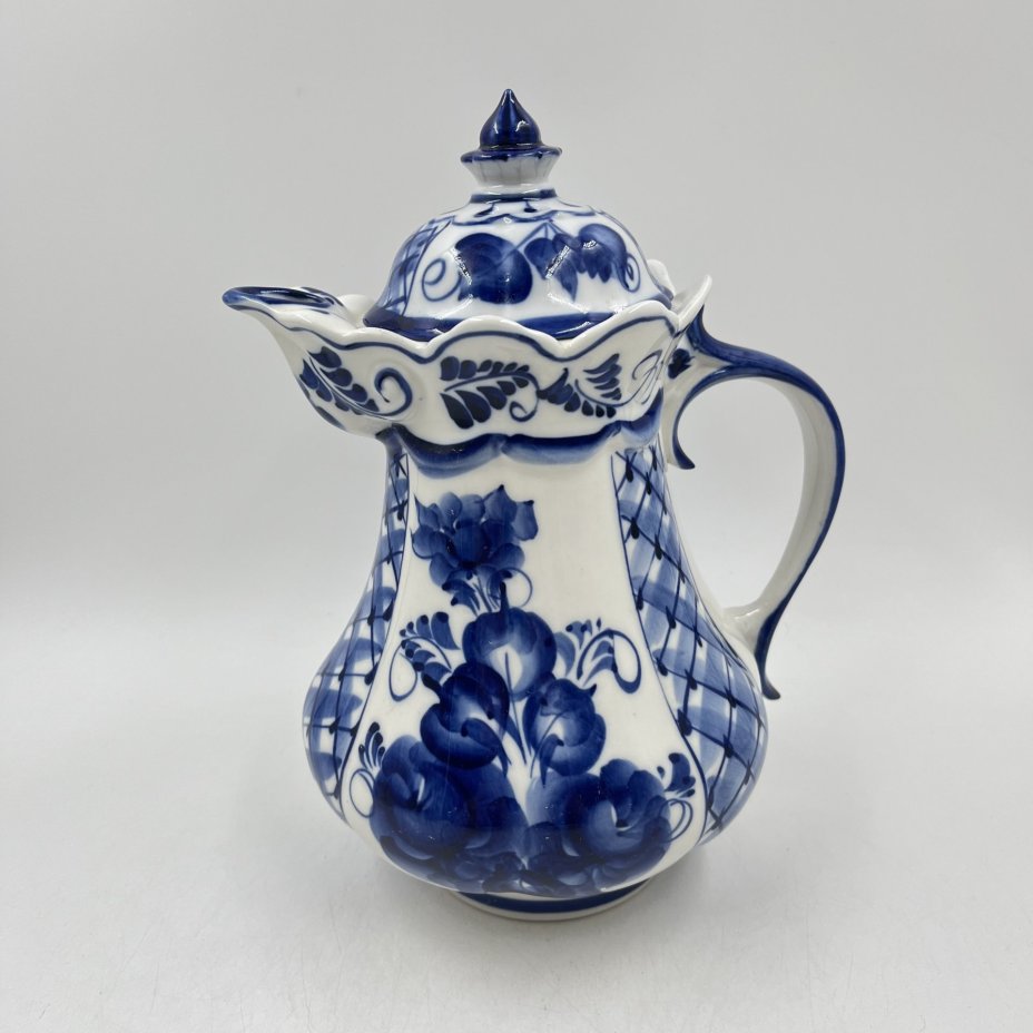 Большой доливной чайник с цветочным декором, Гжель, ав. Корчагина, фарфор, роспись, Россия, 2000 г.