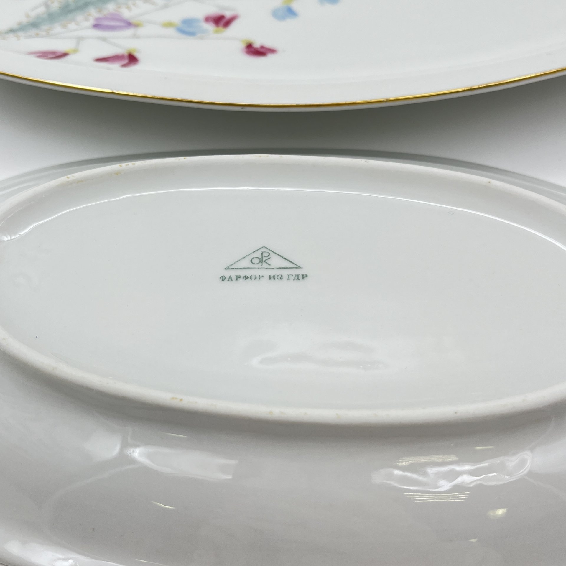 Набор из 2-х селёдочниц, украшенных изображением полевых цветов, Porzellanwerke Könitz (OPK), фарфор, деколь, золочение, ГДР, 1954-1962 гг.