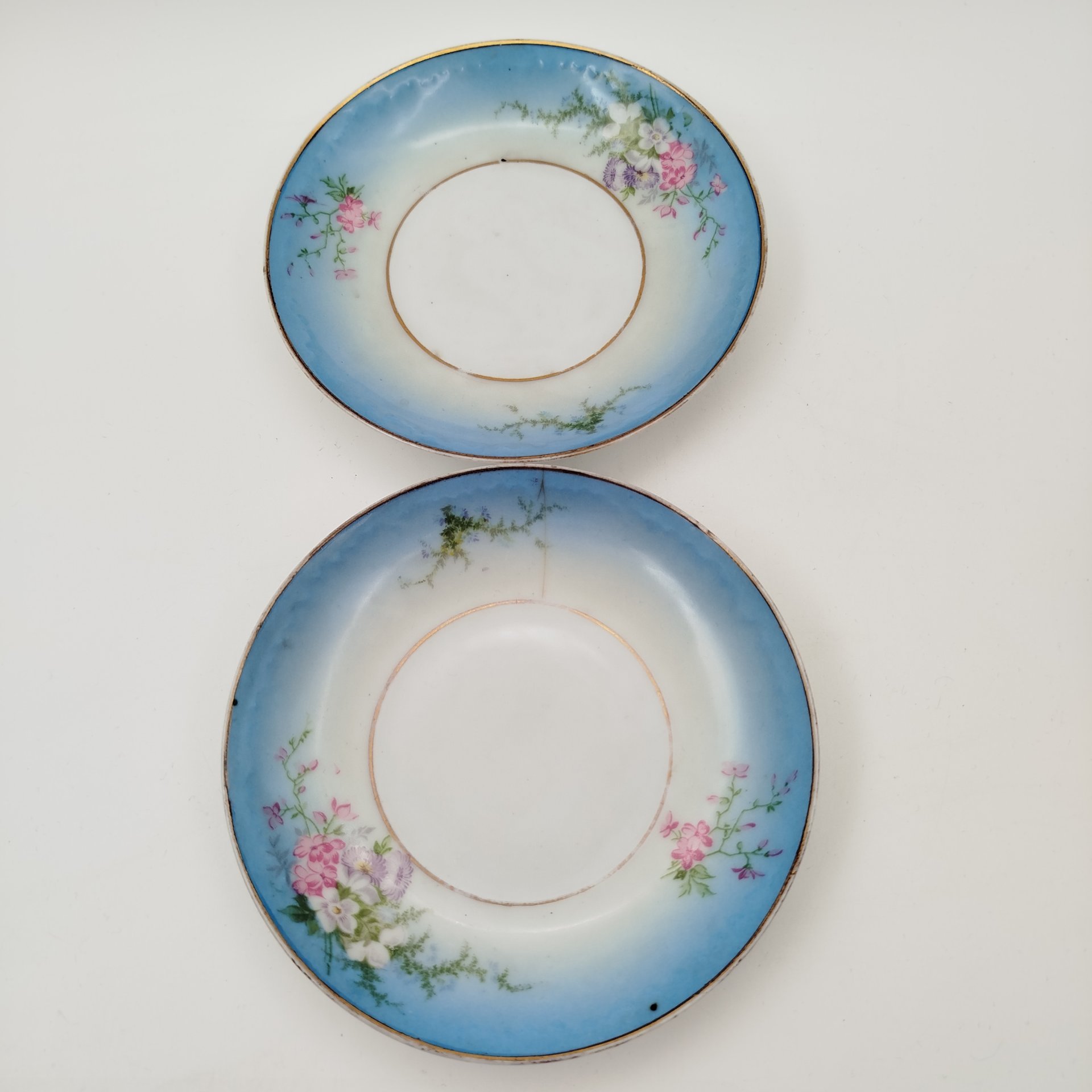 Набор из 2 чайных пар с декором из полевых цветов, фарфор, крытье, деколь, золочение, Российская империя, 1880-1910 гг.