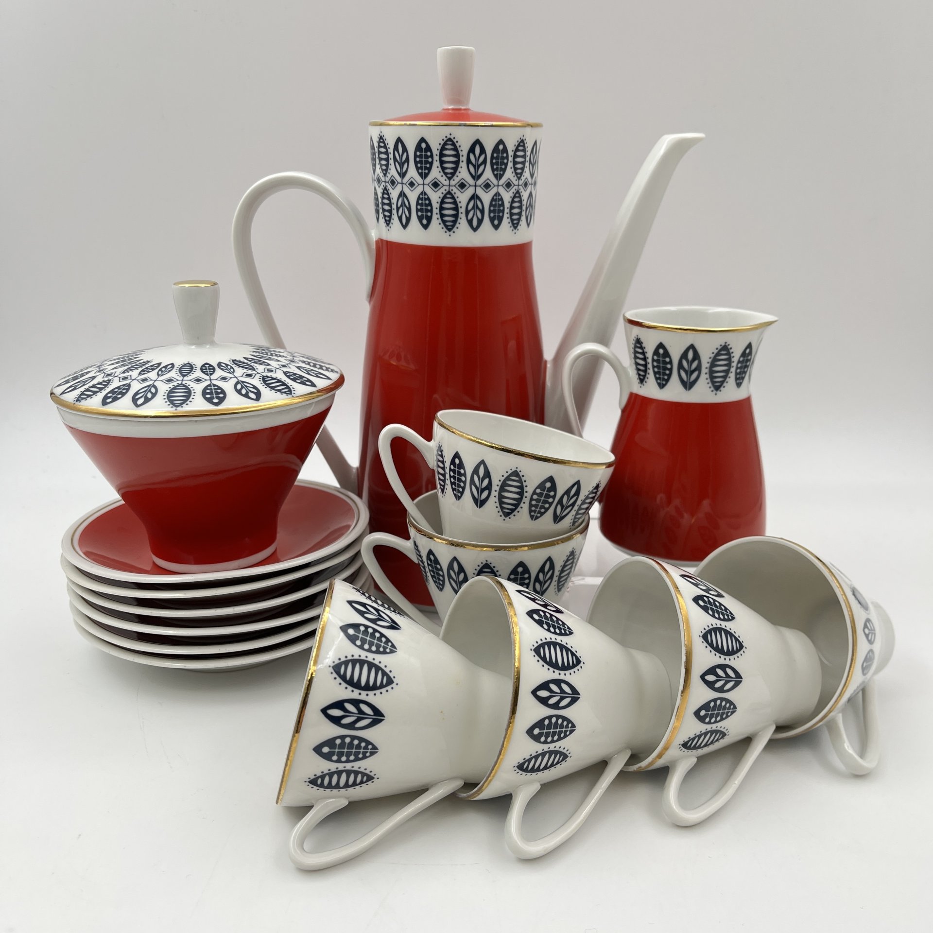 Сервиз кофейный с растительным орнаментом на 6 персон (15 предметов)
