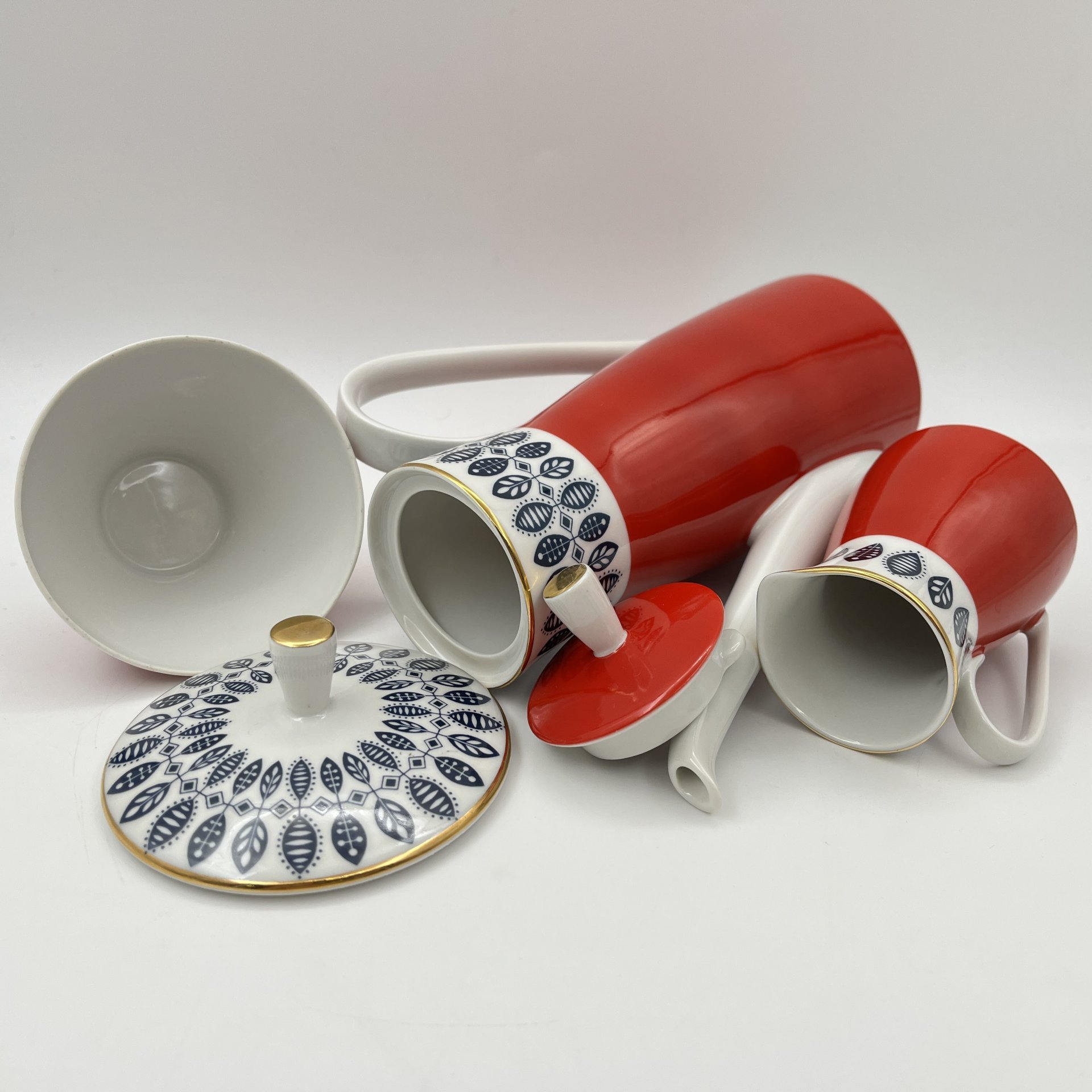 Сервиз кофейный с растительным орнаментом на 6 персон (15 предметов)