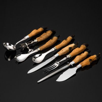 Набор столовых приборов для сервировки "Охота" (8 шт.), Inox, металл, (рукояти из кистевой части ног косуль), Италия, 1990-2000 гг.