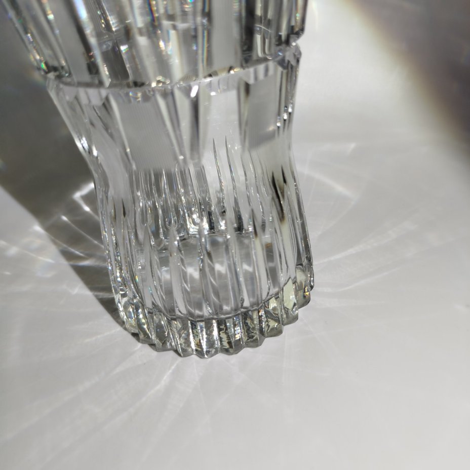 Ваза для цветов с рельефным геометрическим декором