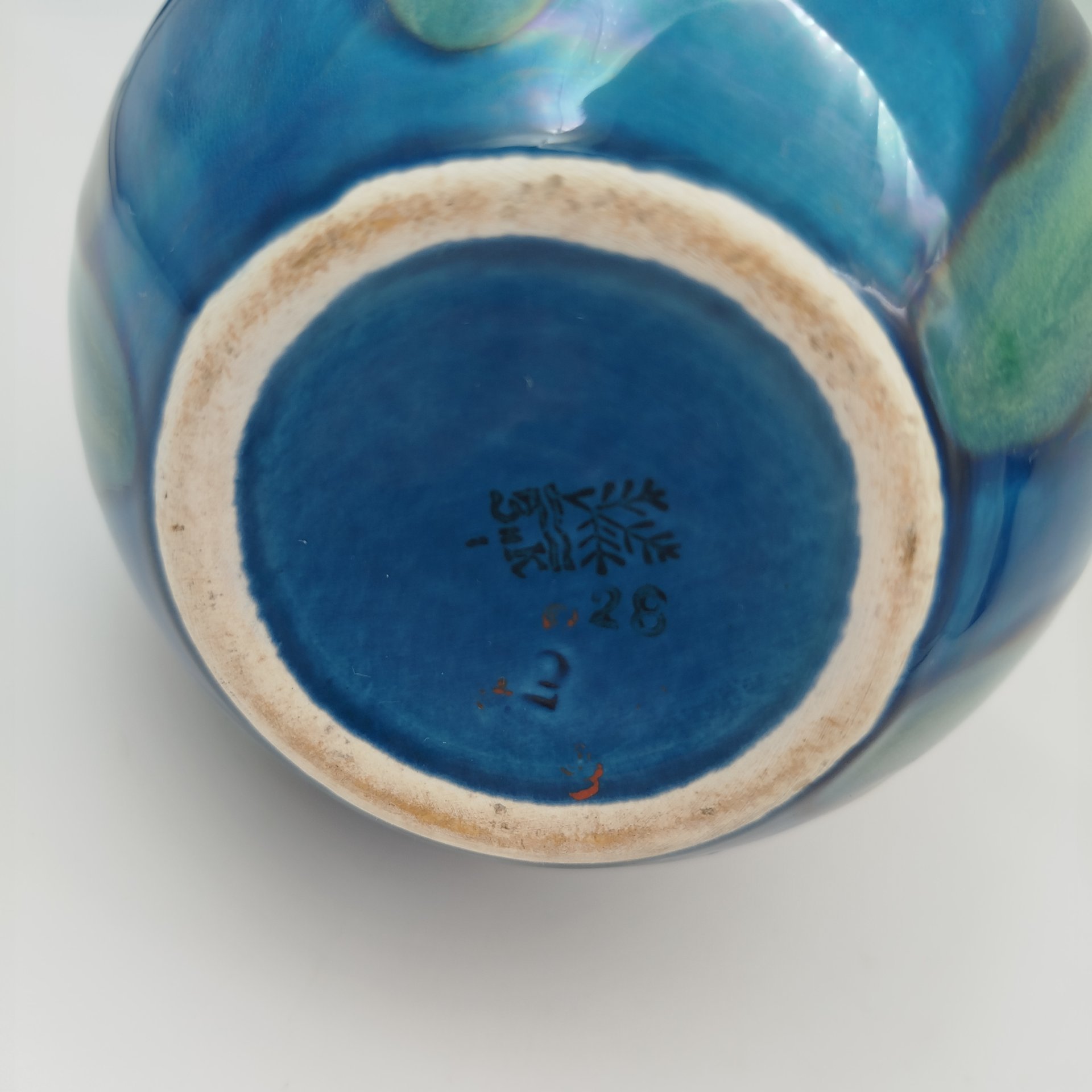 Ваза с полосами зеленого и коричневого оттенков по тулову, фаянс, поливы, Конаковский фаянсовый завод им. М.И. Калинина (ЗиК Конаково), СССР, 1962-1974 гг.